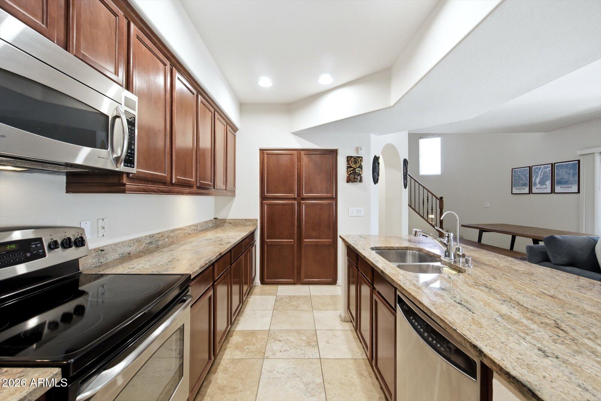 VILLAGES AT AVIANO CONDOMINIUM - Residential Lease