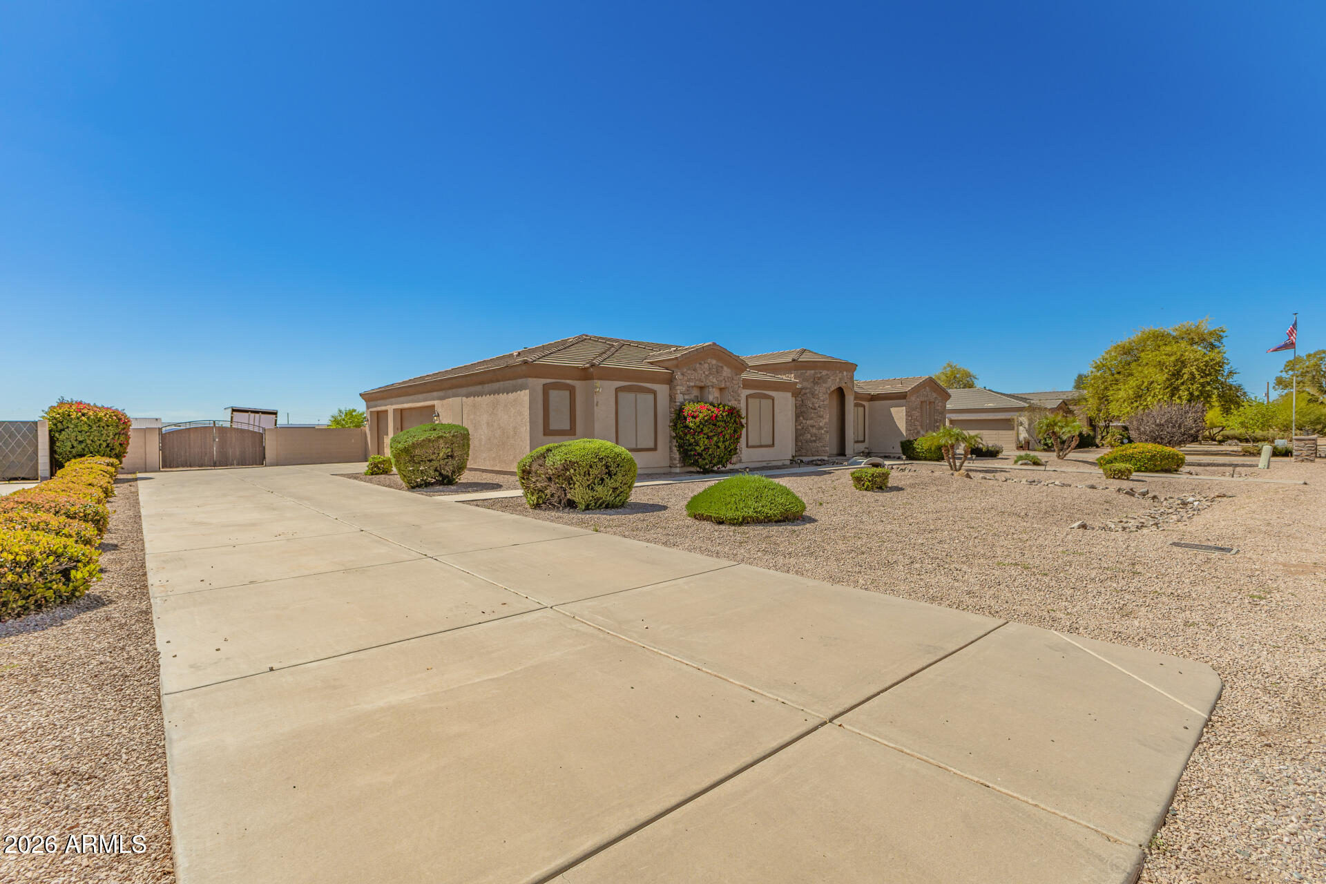 COMM @ W 1/4 COR OF SEC 2-3S-8E TH E-100.00 TH N-5 - Residential