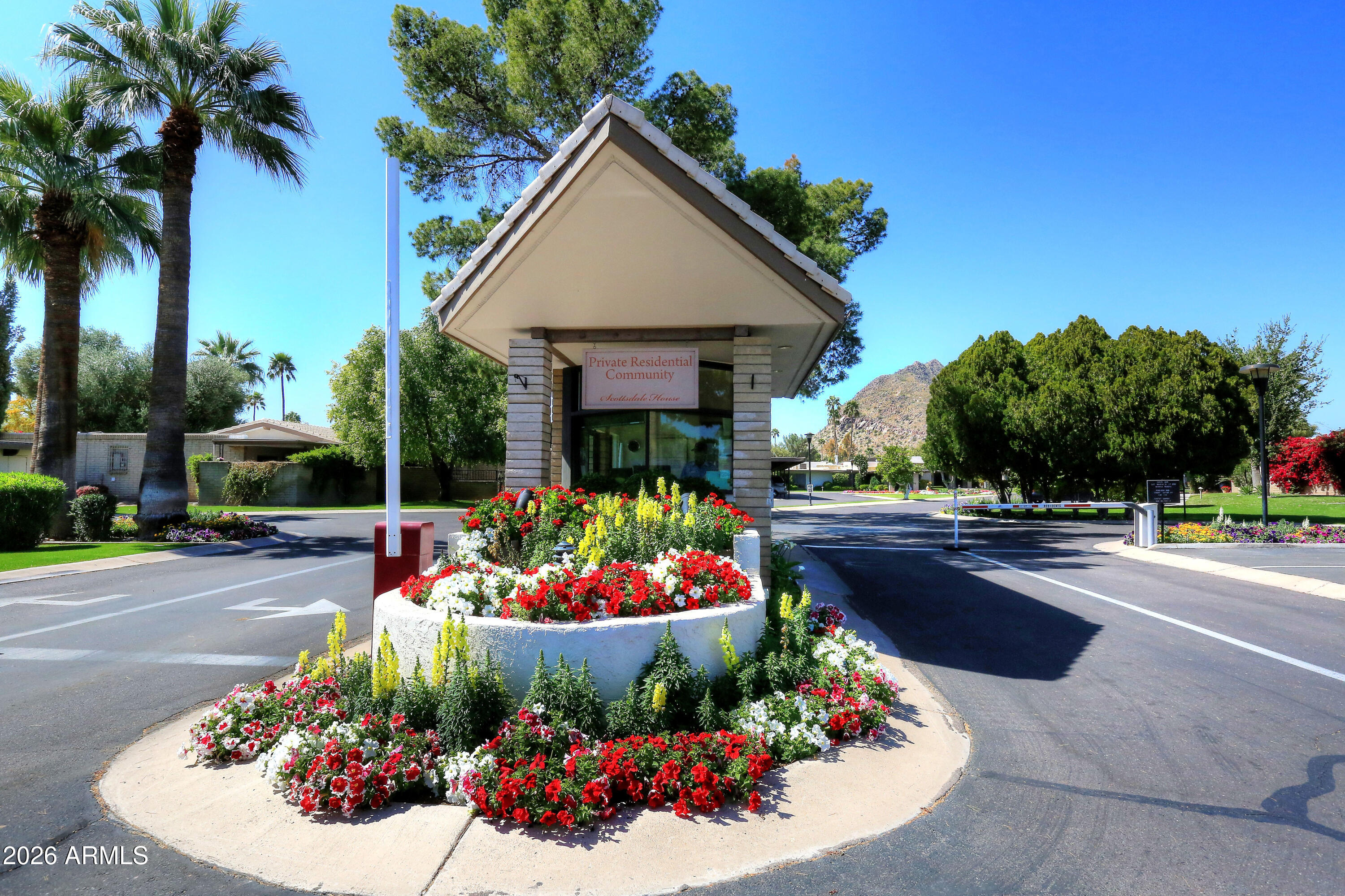 SCOTTSDALE HOUSE - Residential