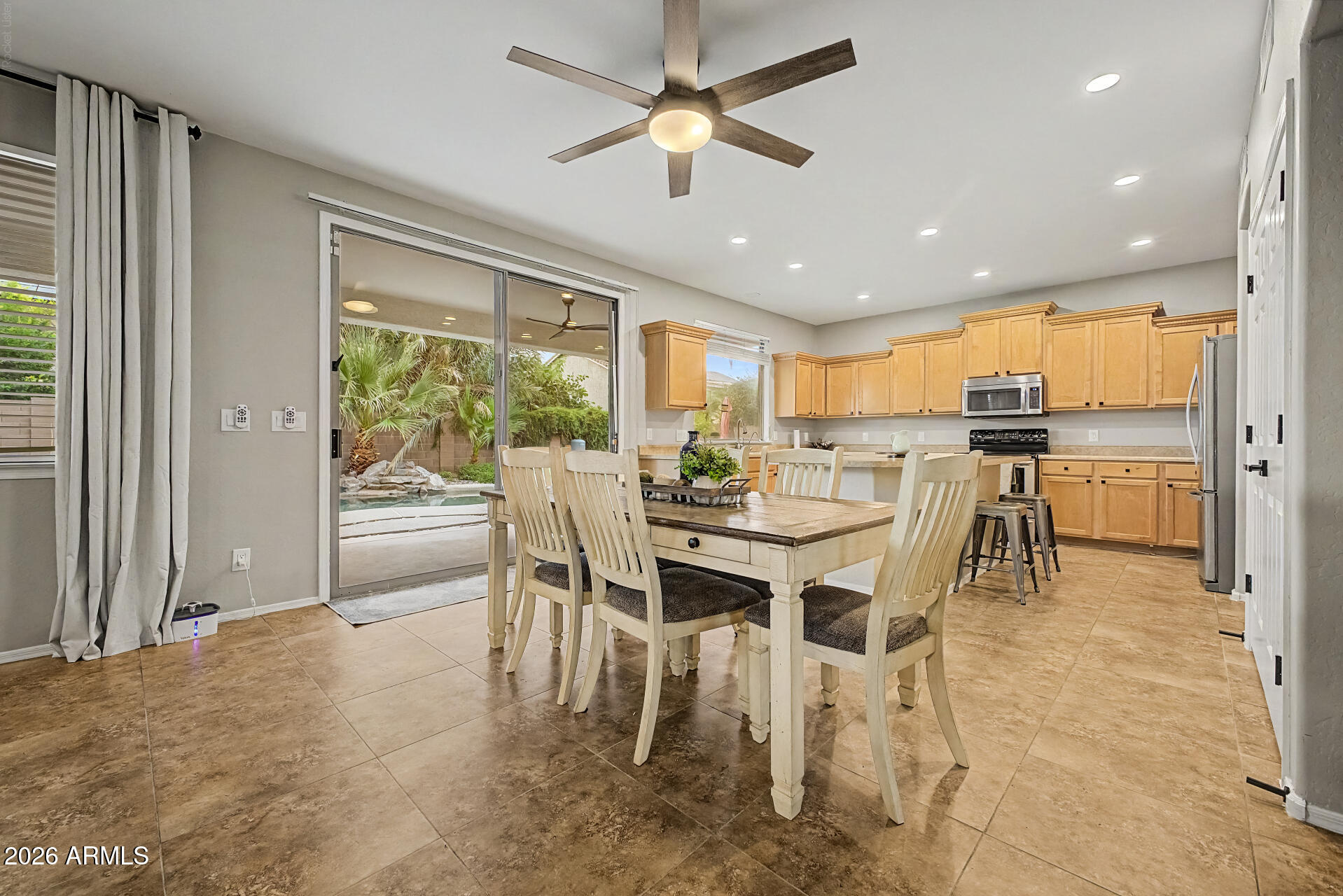 VALENCIA GROVES - Residential