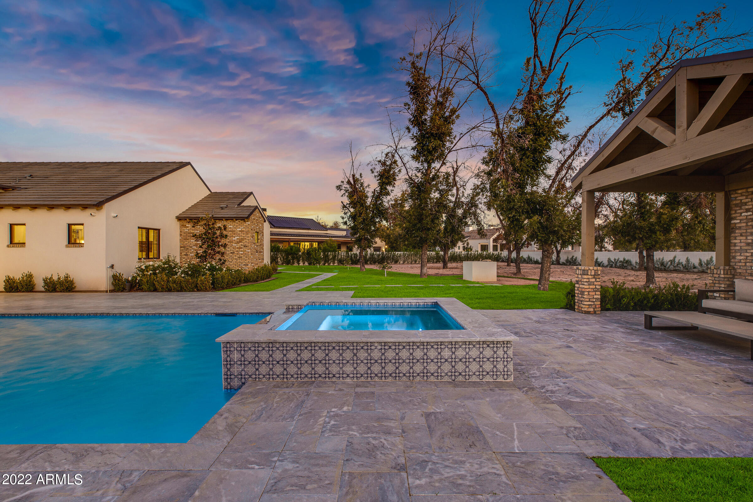 PECAN LIGHTS - Residential