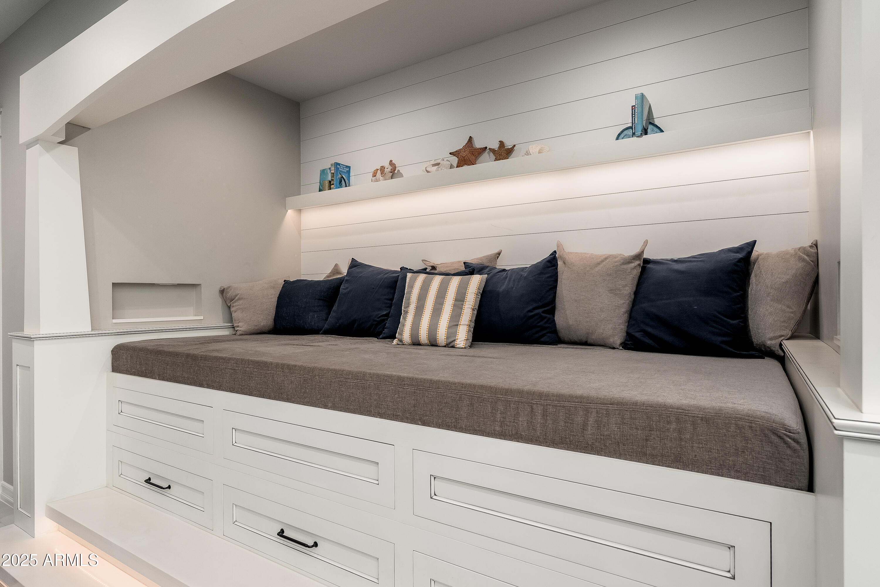 DEL RAY ESTATES - Residential