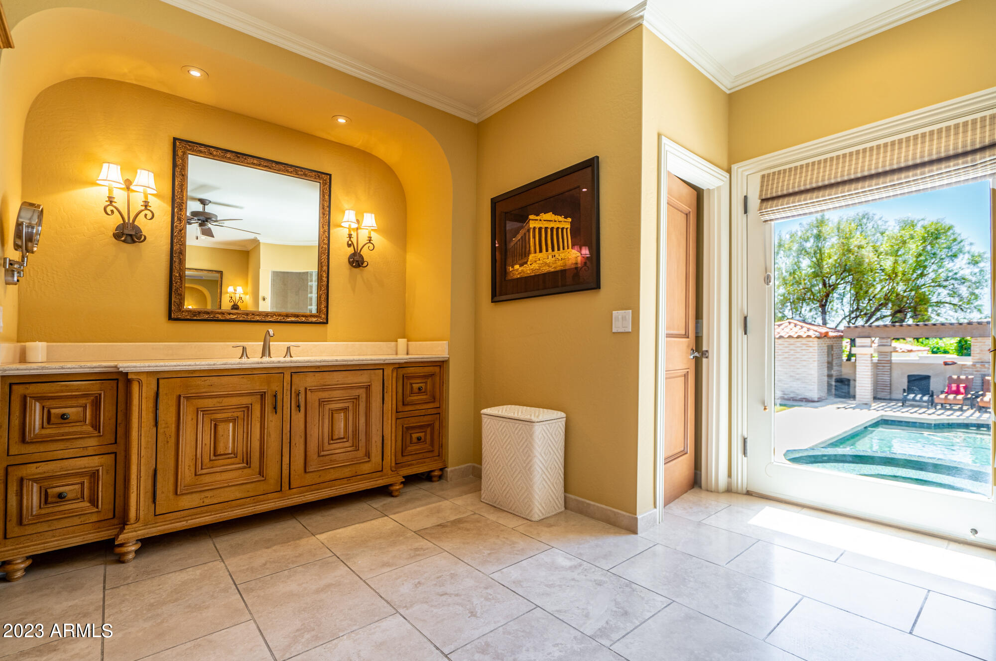 Vista Los Arcos - Residential