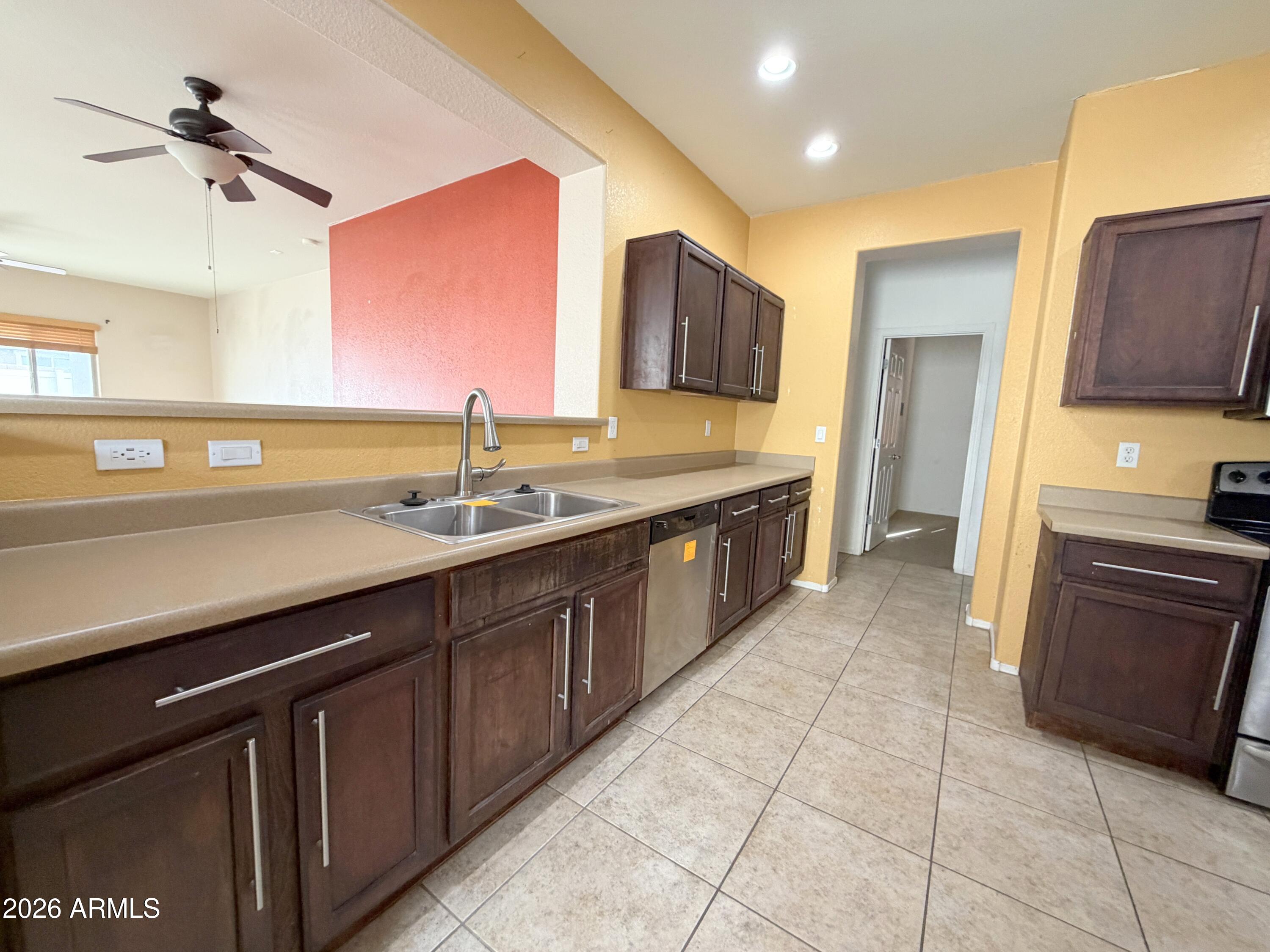 RED ROCK VILLAGE 1 - Residential