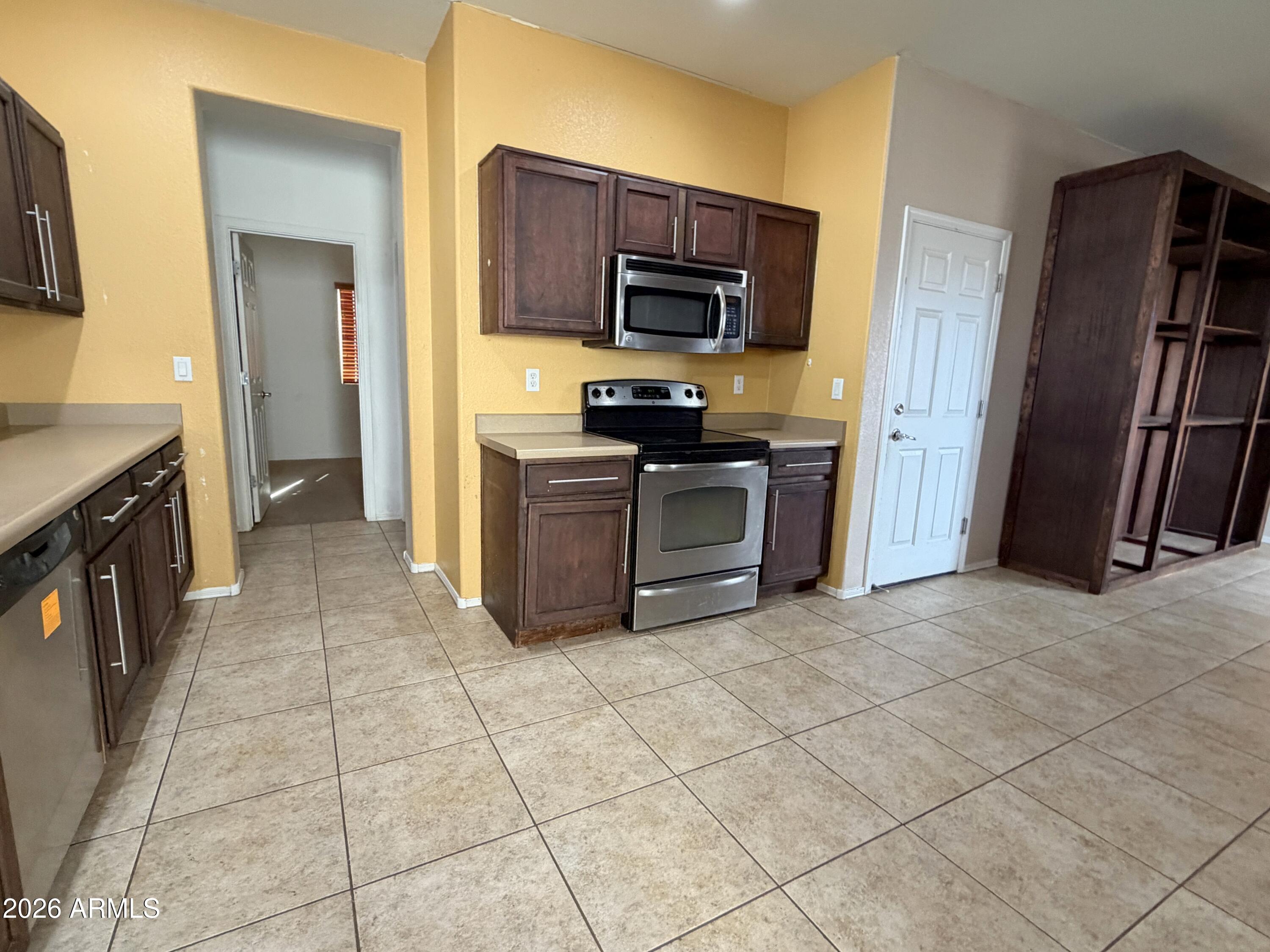 RED ROCK VILLAGE 1 - Residential