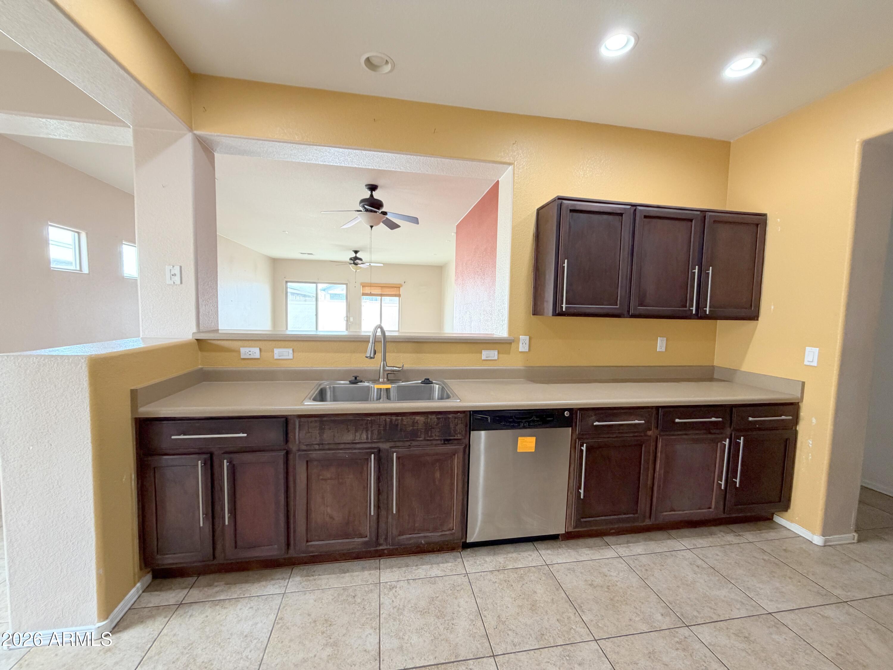 RED ROCK VILLAGE 1 - Residential