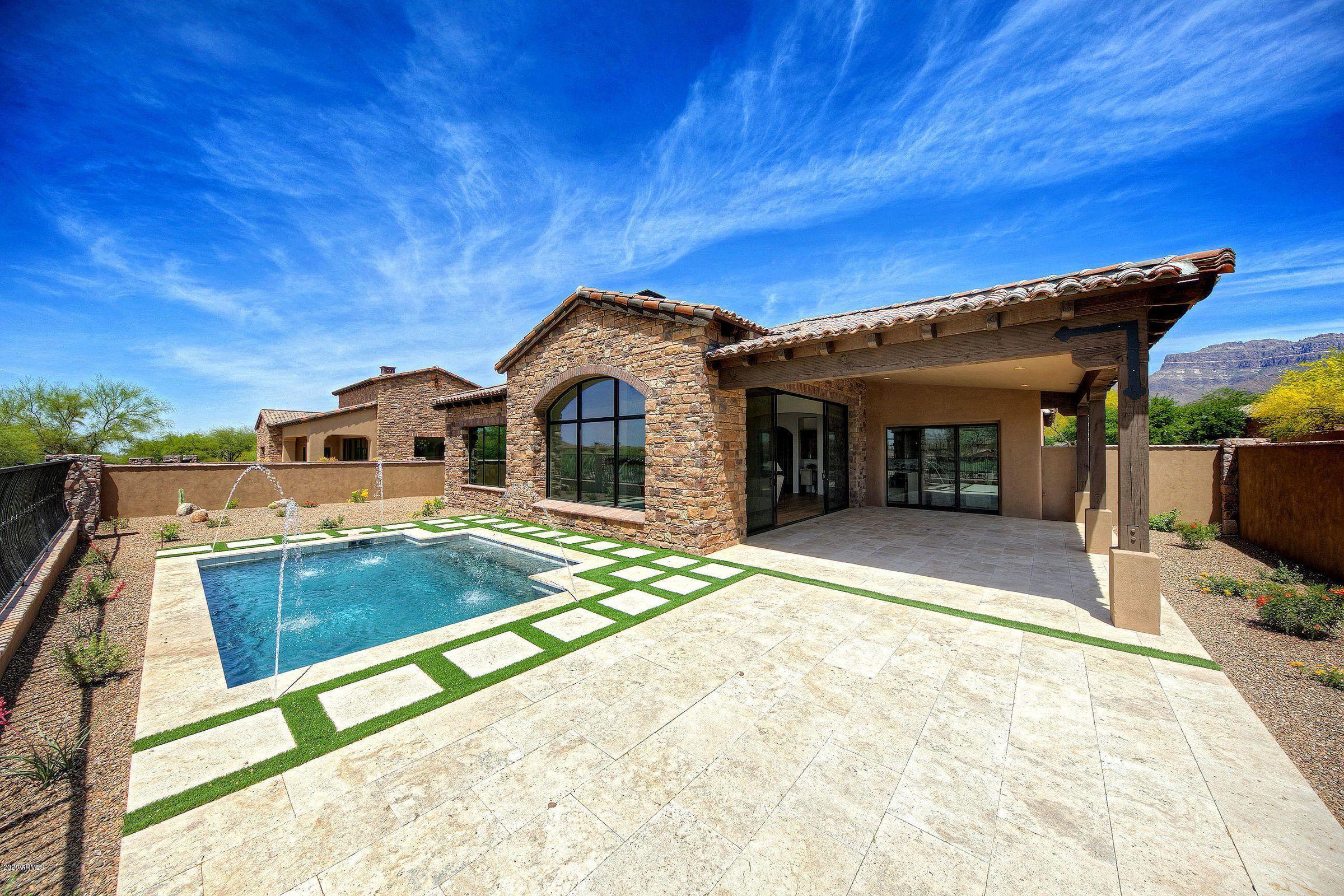 SUPERSTITION MOUNTAIN - Residential