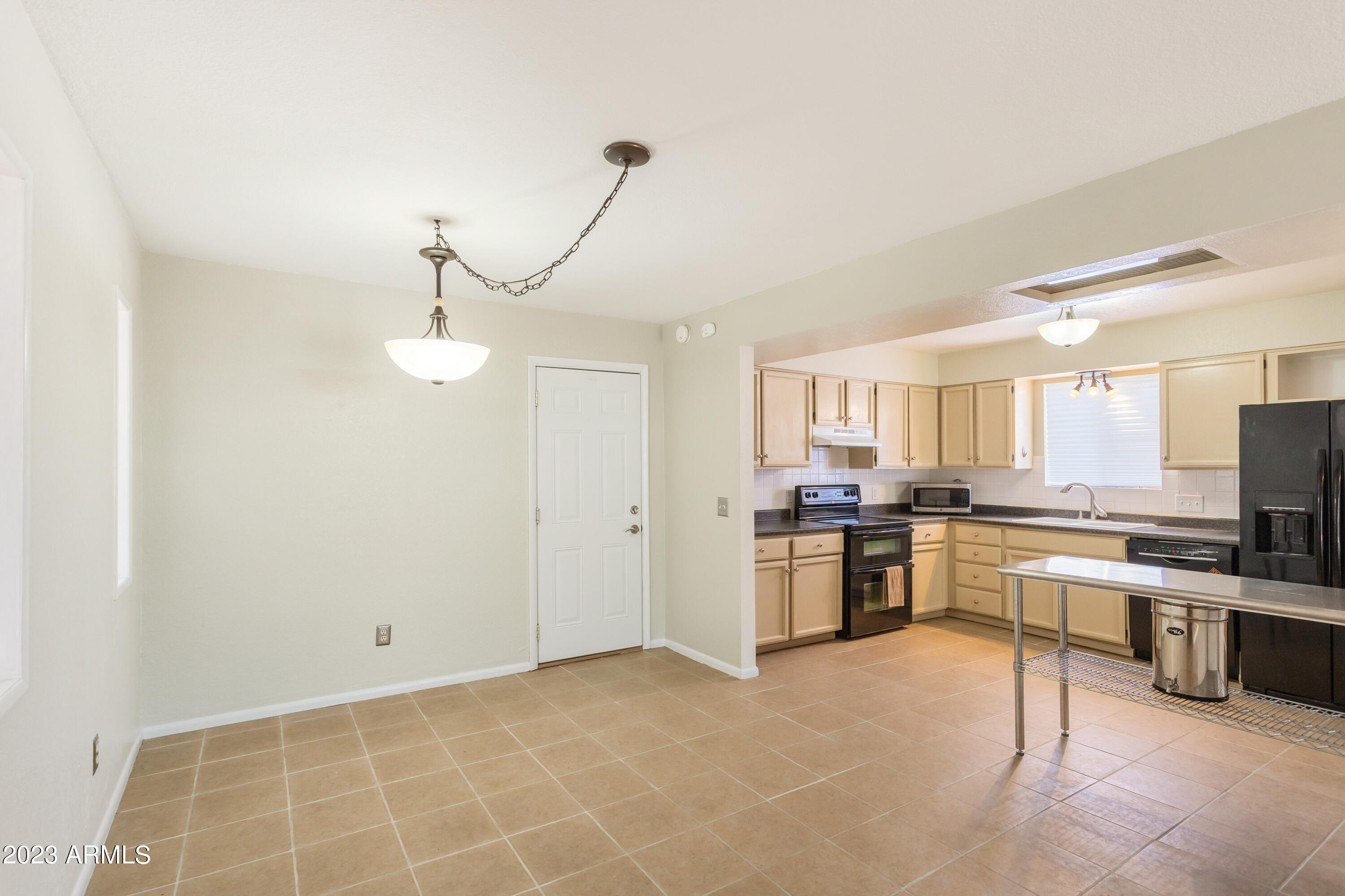 KINGS MANOR - Residential
