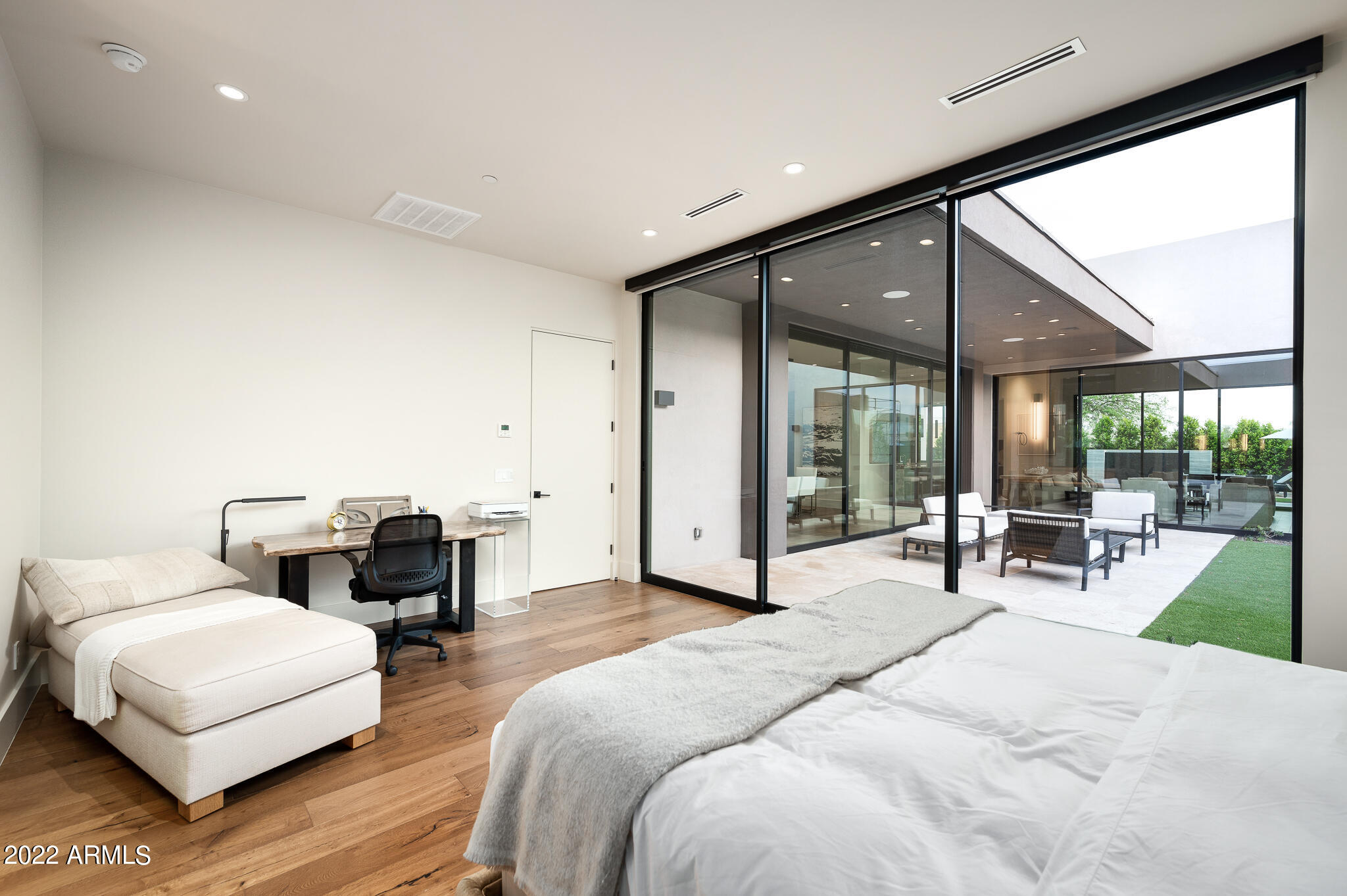 RITZ-CARLTON - Residential