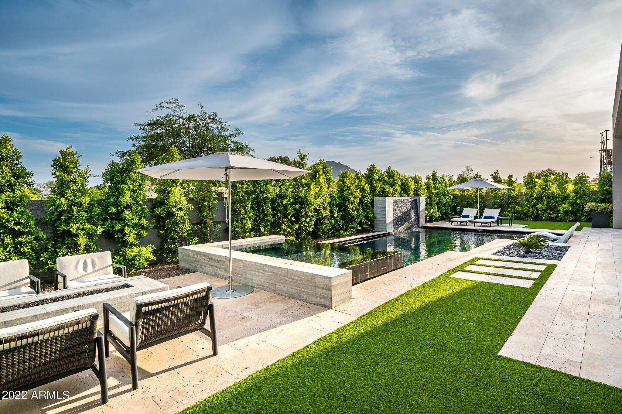 RITZ-CARLTON - Residential