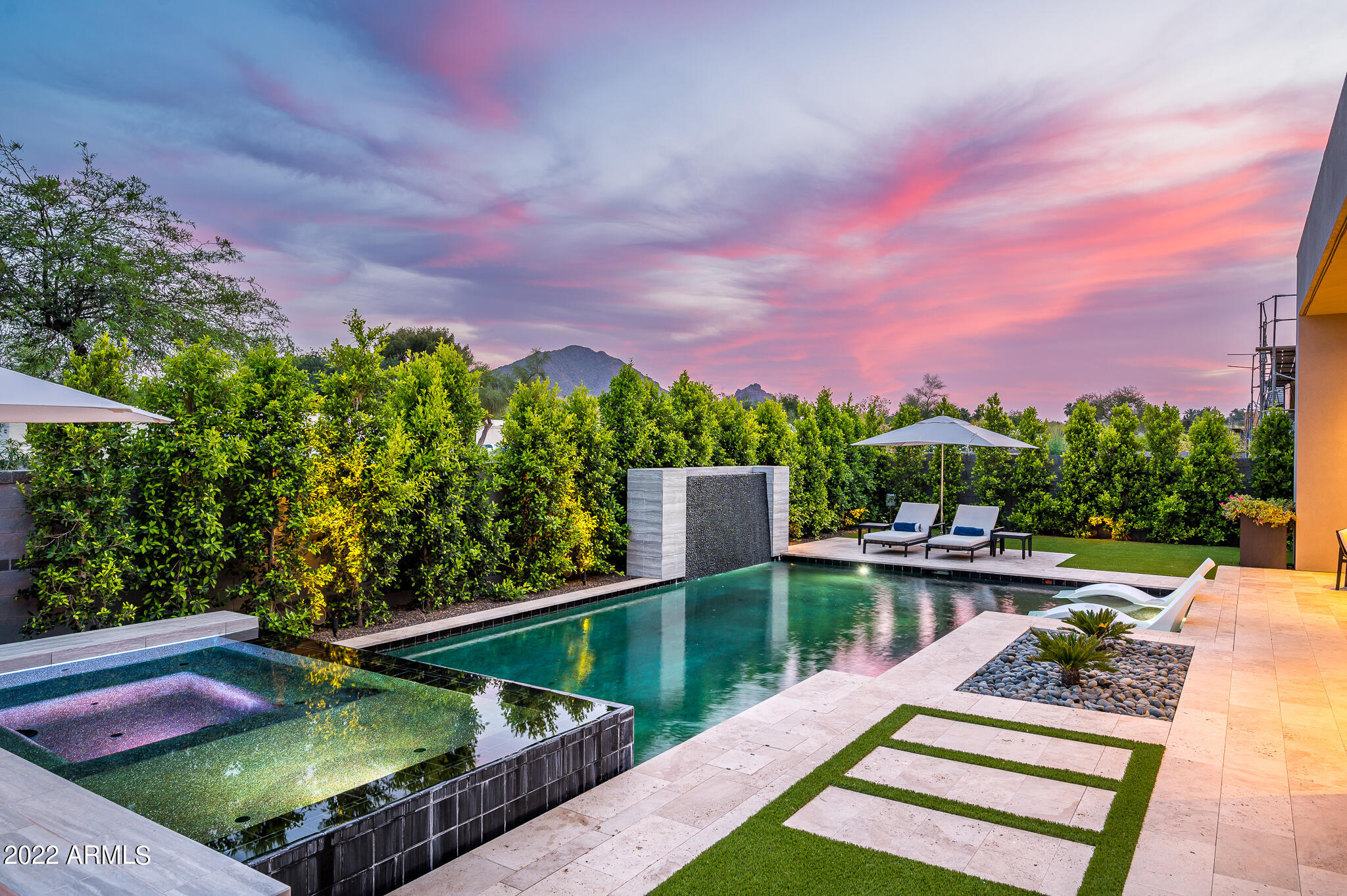 RITZ-CARLTON - Residential