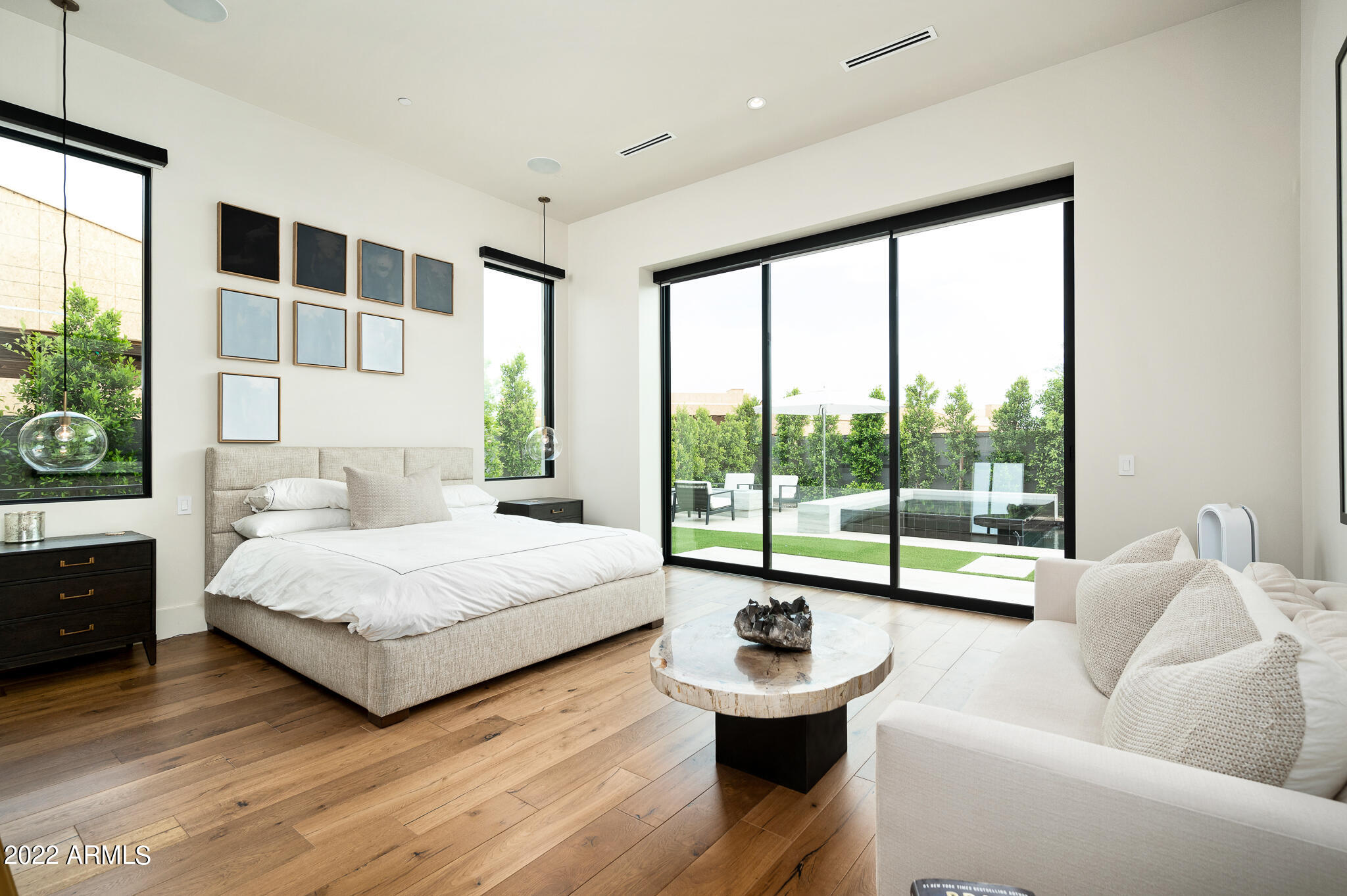 RITZ-CARLTON - Residential