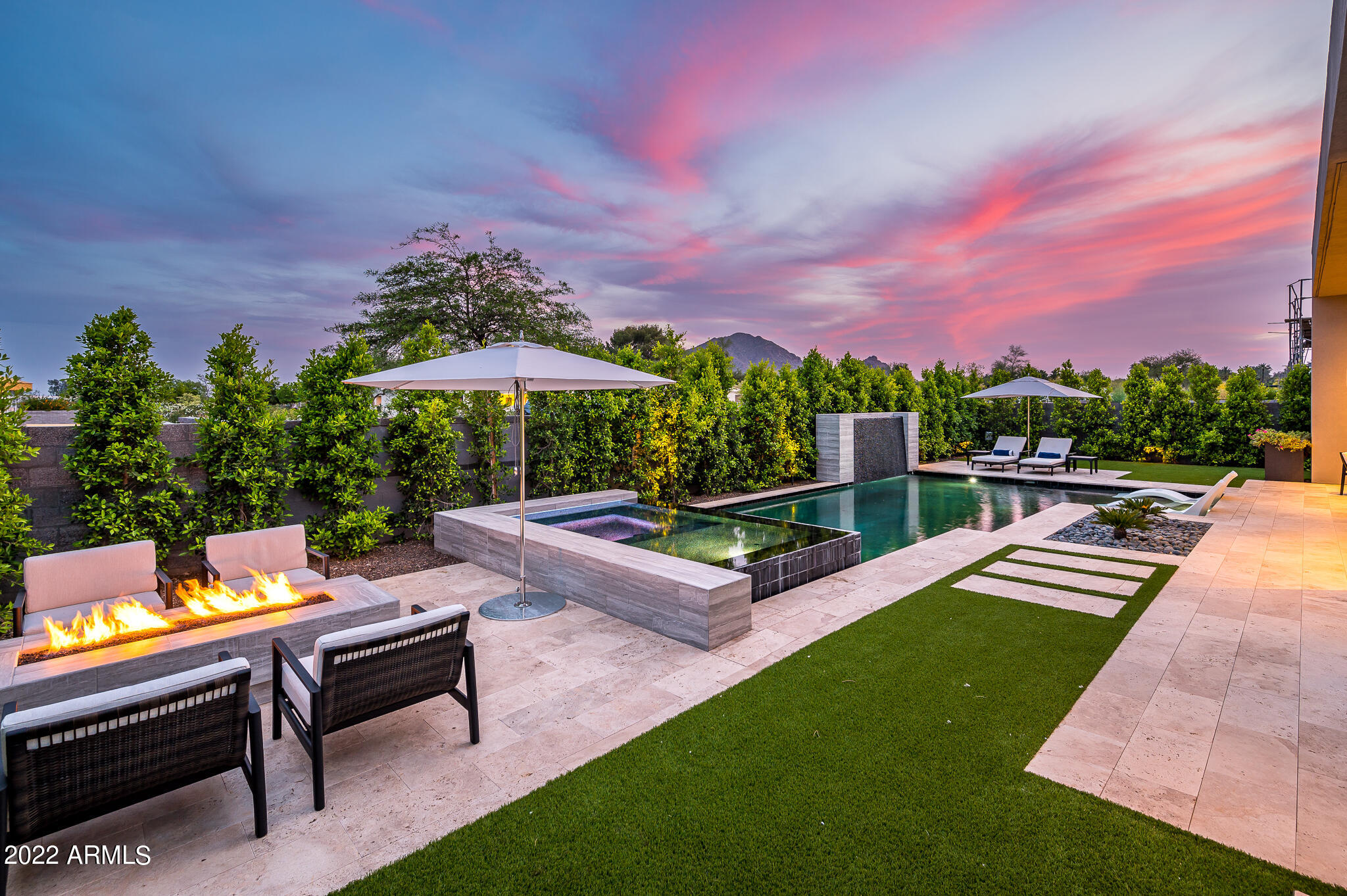RITZ-CARLTON - Residential