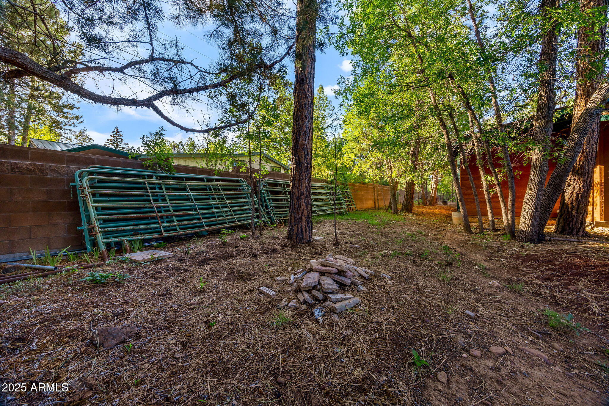 LAKESIDE TOWNSITE - Residential