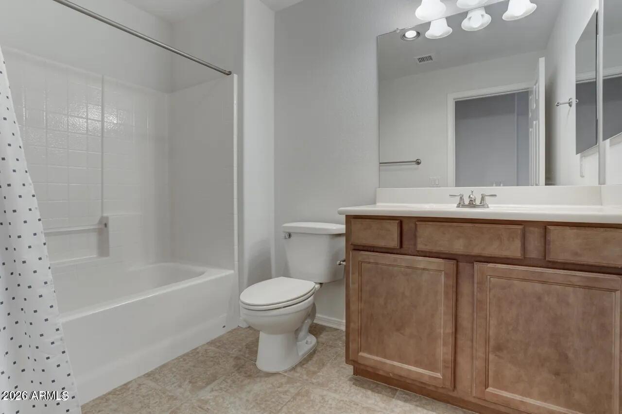 RESIDENCES AT OAK CONDOMINIUMS 1ST AMD - Residential