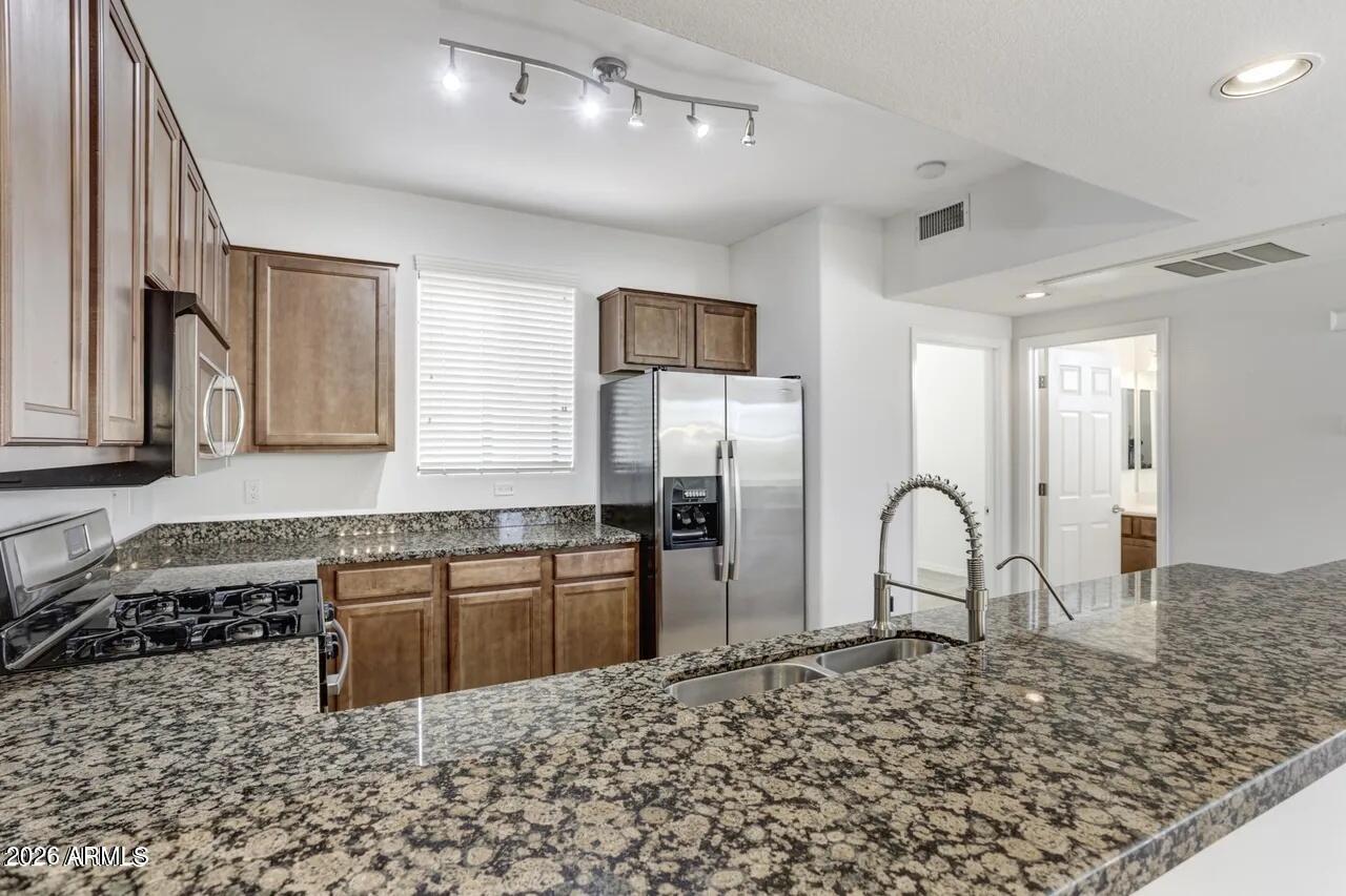 RESIDENCES AT OAK CONDOMINIUMS 1ST AMD - Residential