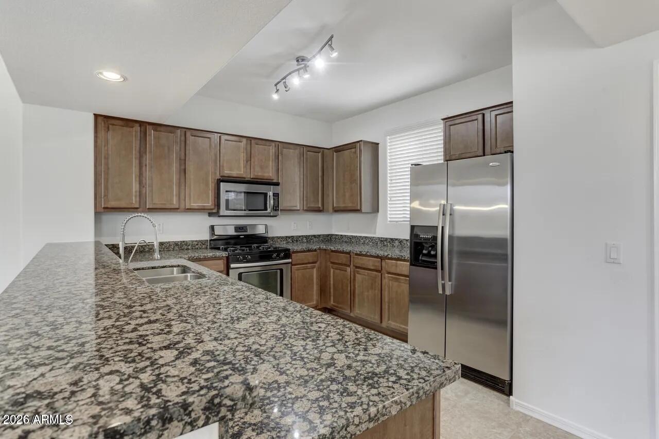 RESIDENCES AT OAK CONDOMINIUMS 1ST AMD - Residential