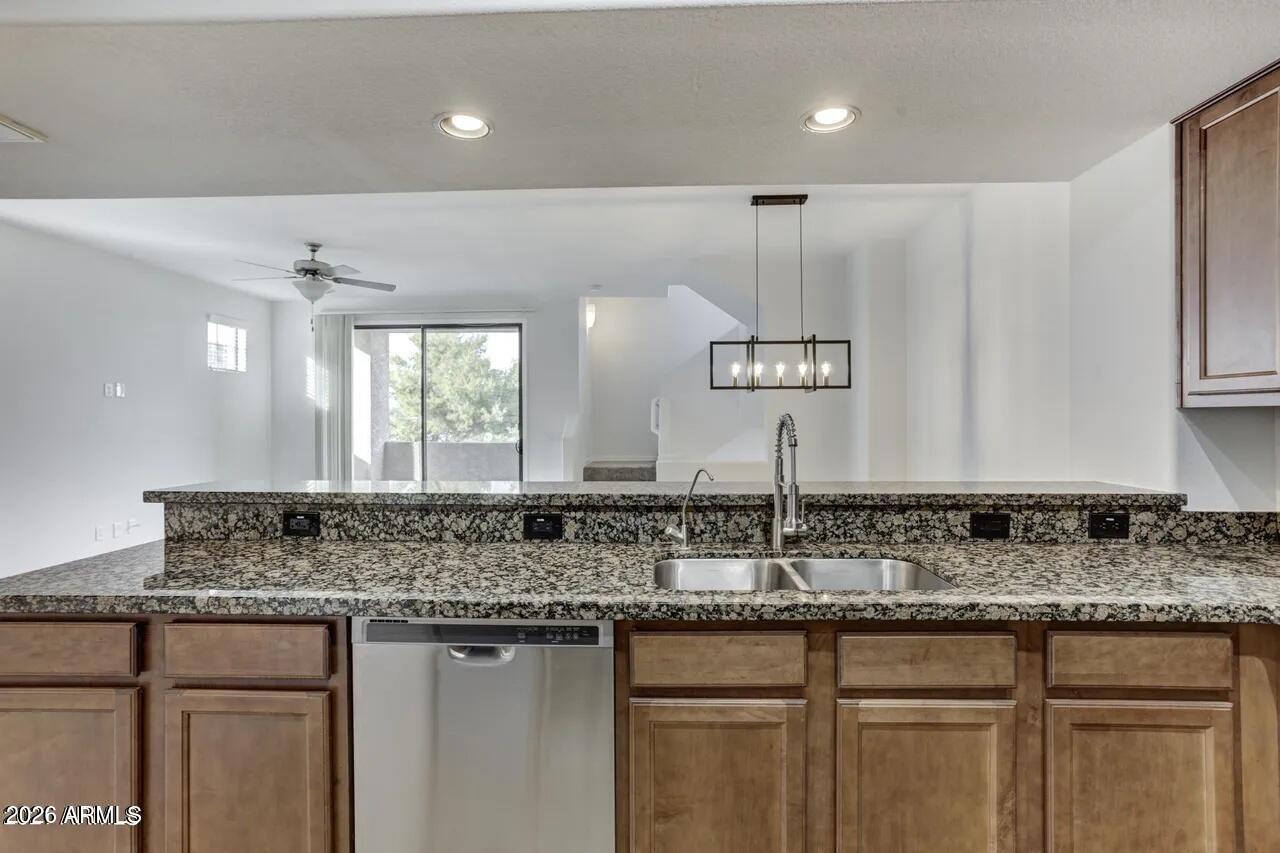 RESIDENCES AT OAK CONDOMINIUMS 1ST AMD - Residential