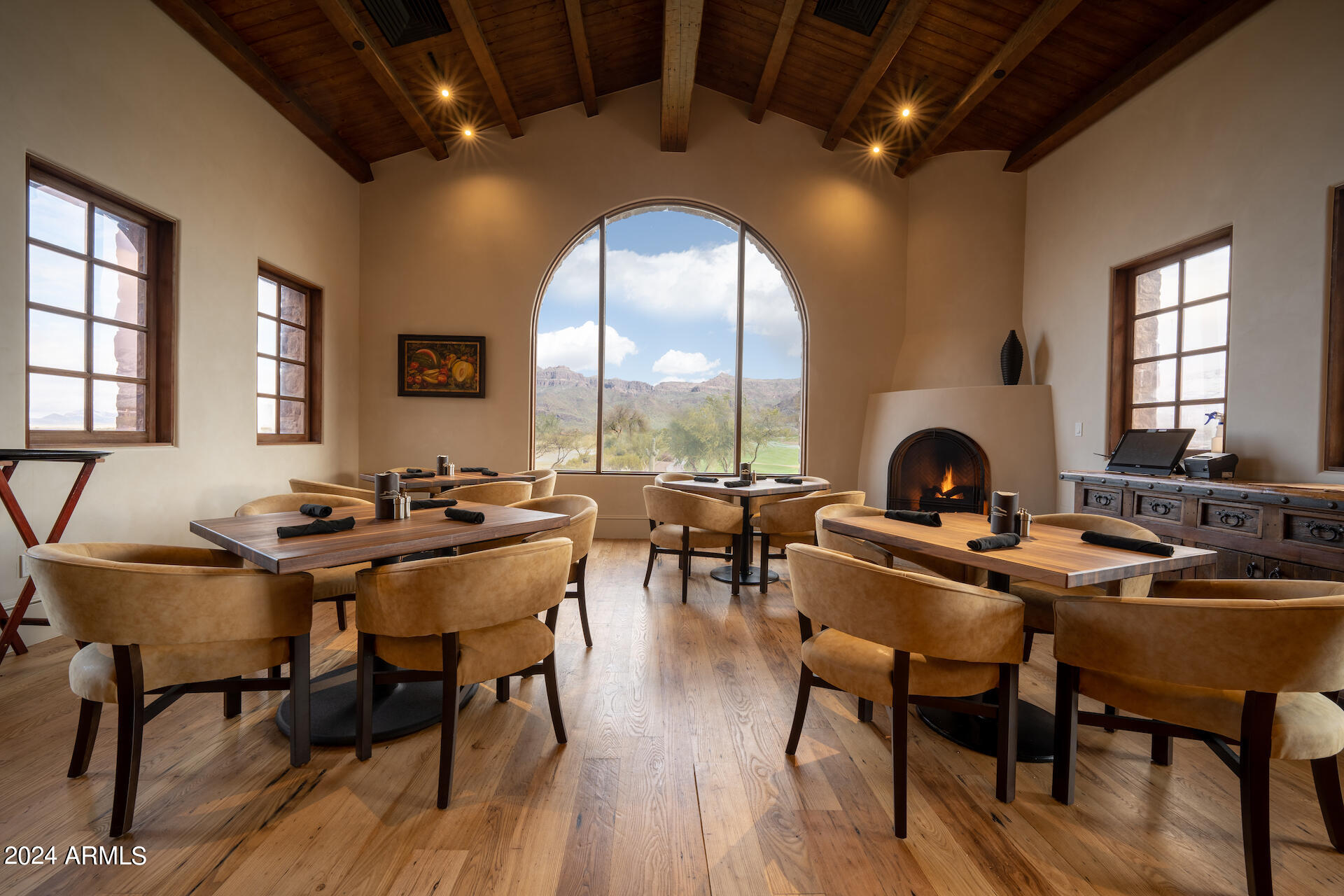 SUPERSTITION MOUNTAIN - Residential