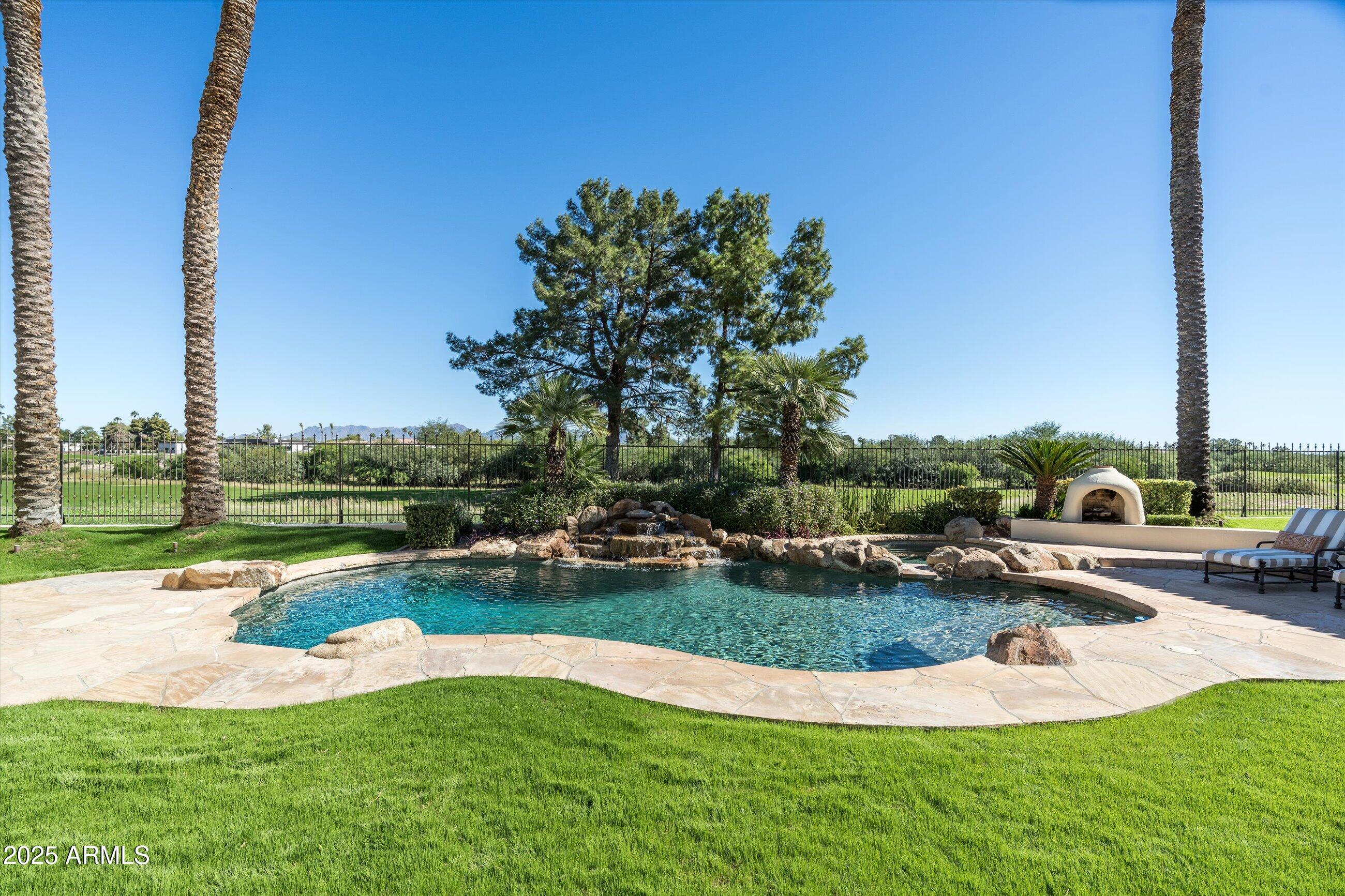 HIDDEN PARADISE - Residential