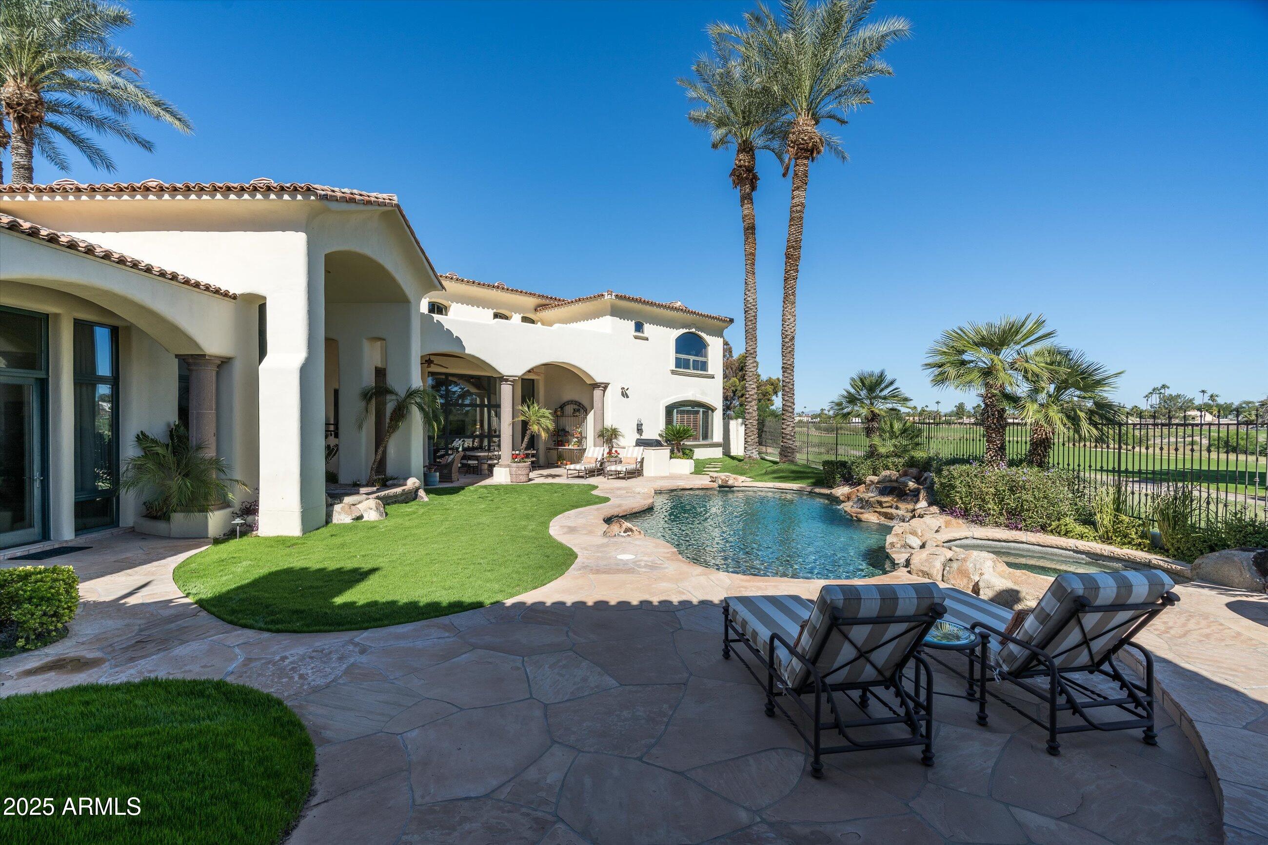 HIDDEN PARADISE - Residential