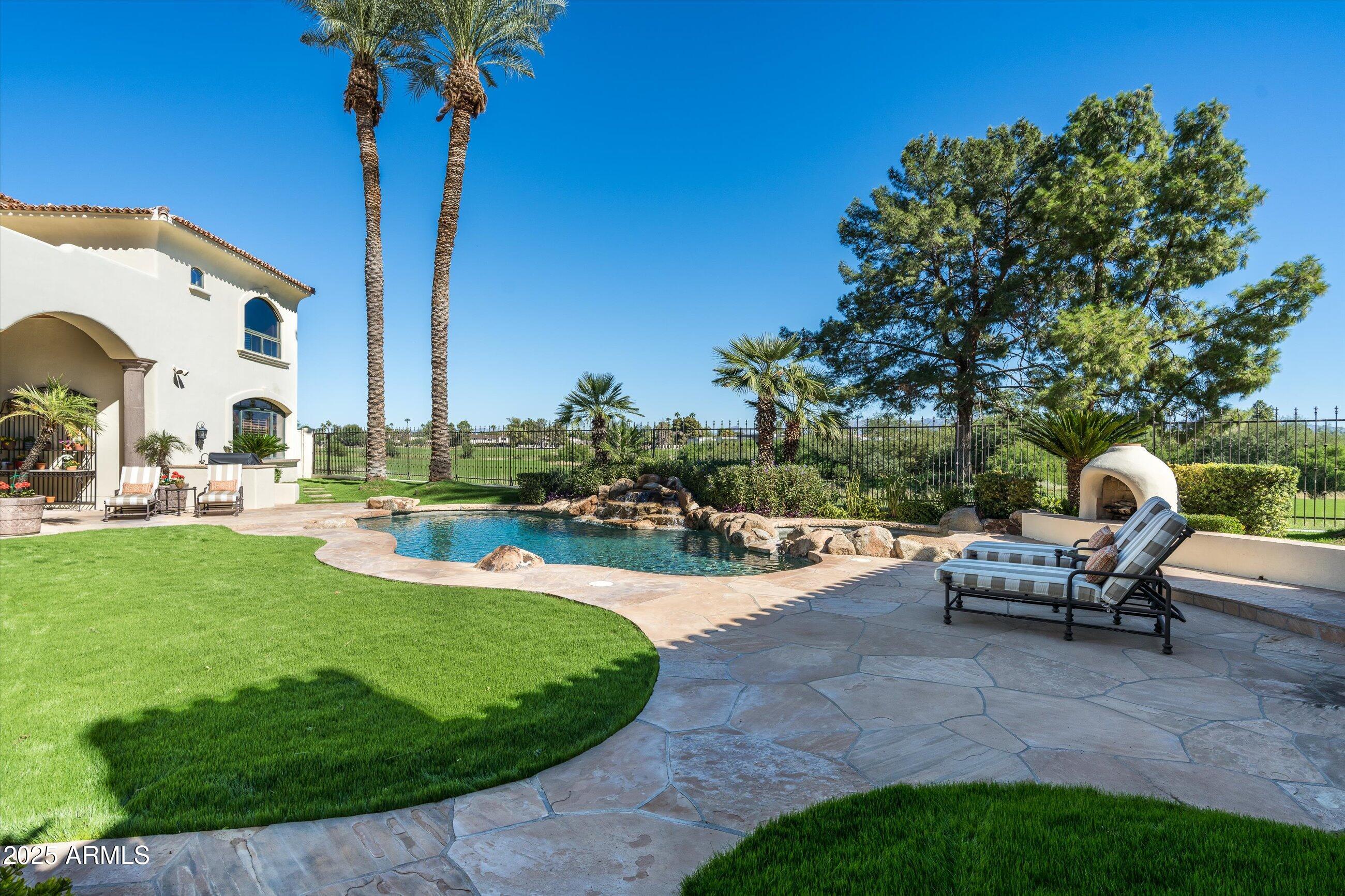 HIDDEN PARADISE - Residential