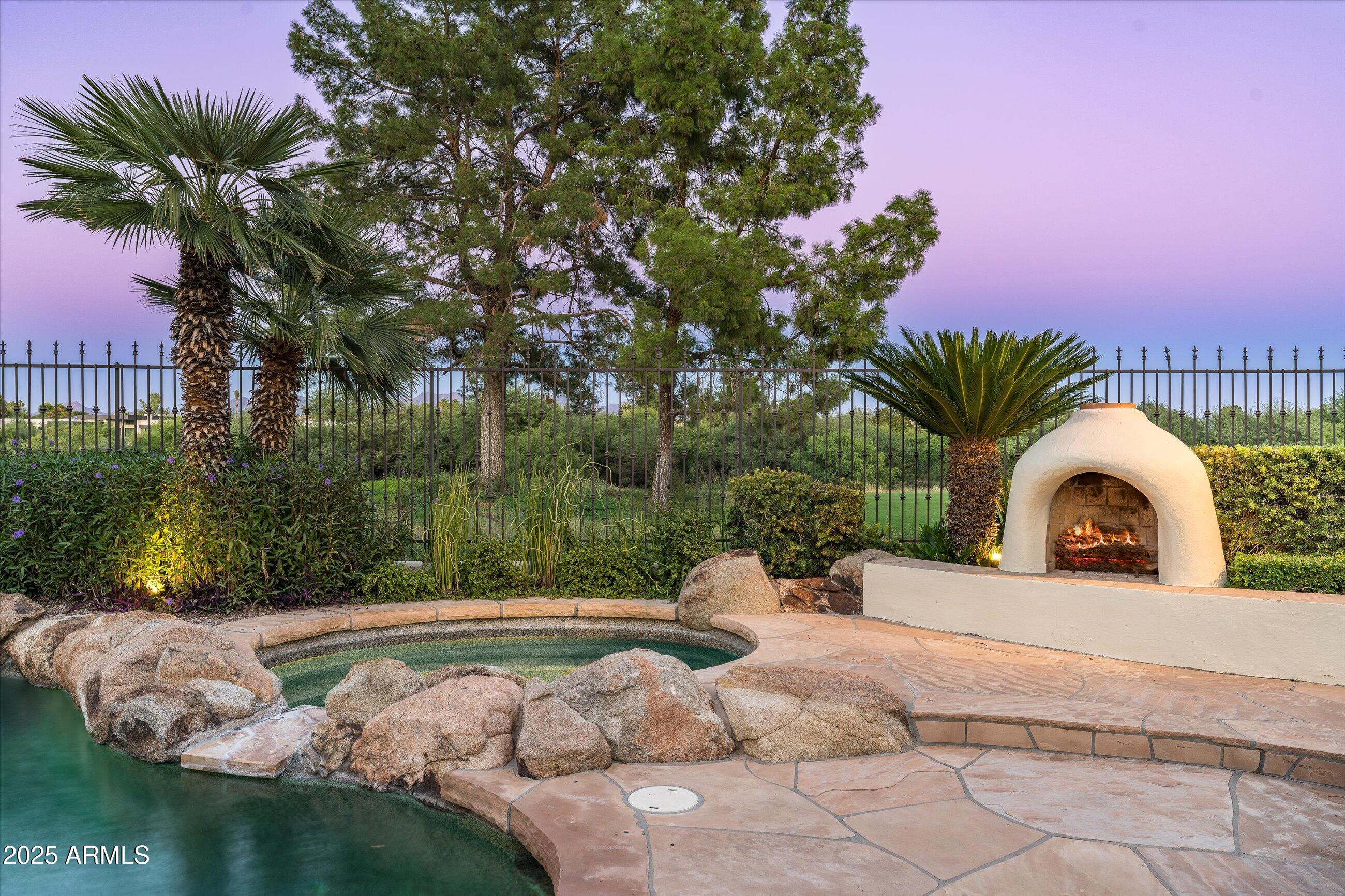 HIDDEN PARADISE - Residential