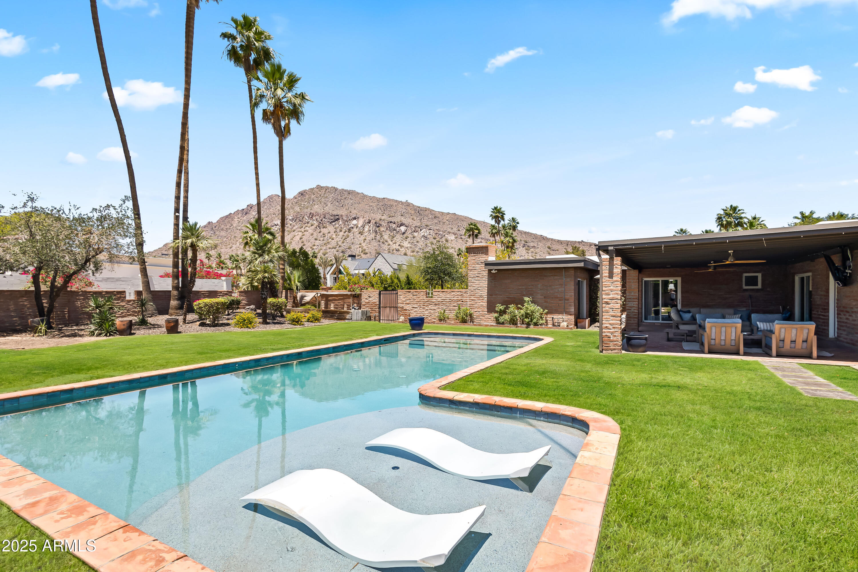 CAMELBACK EAST - Residential