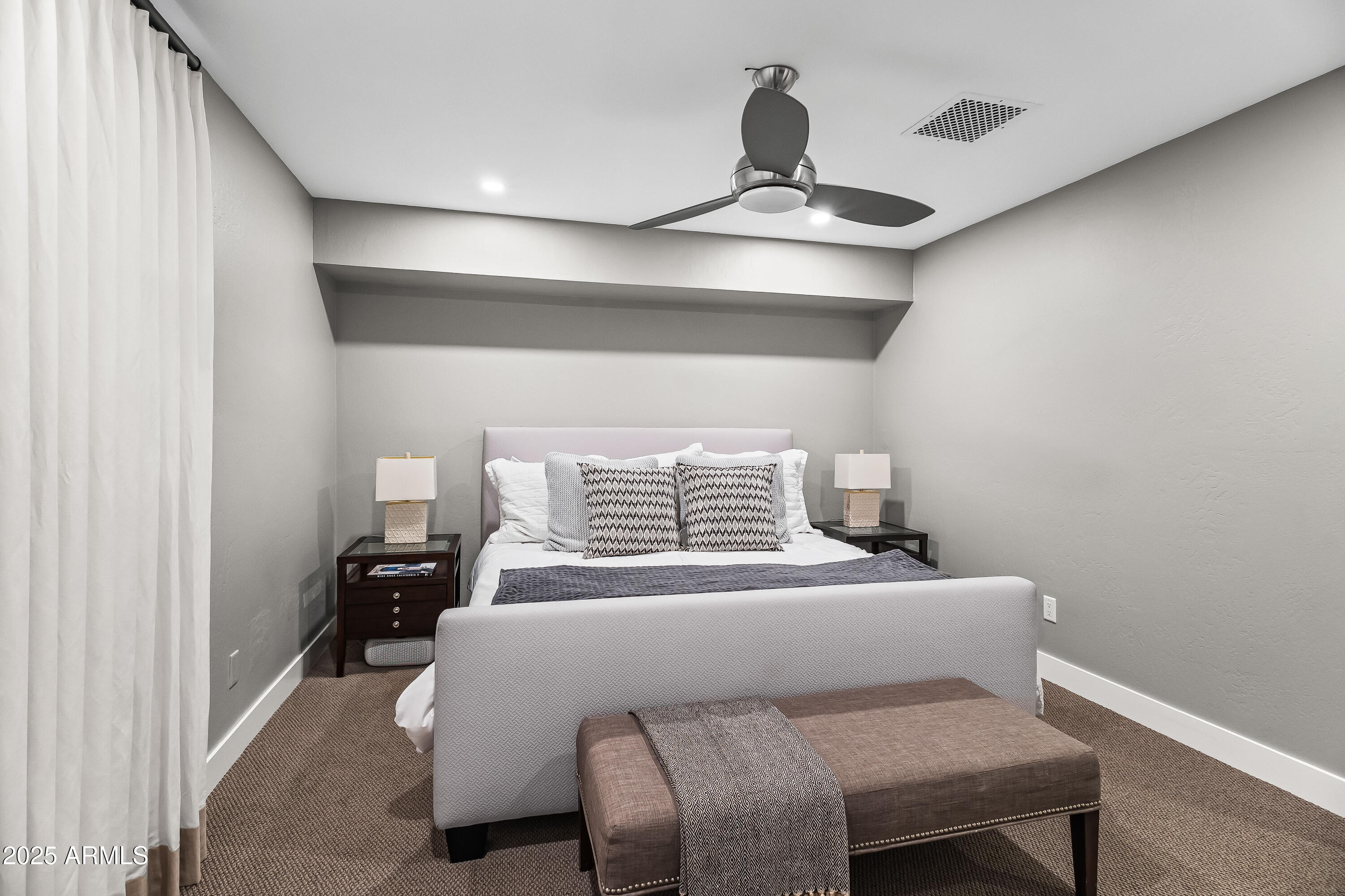 CAMELBACK EAST - Residential