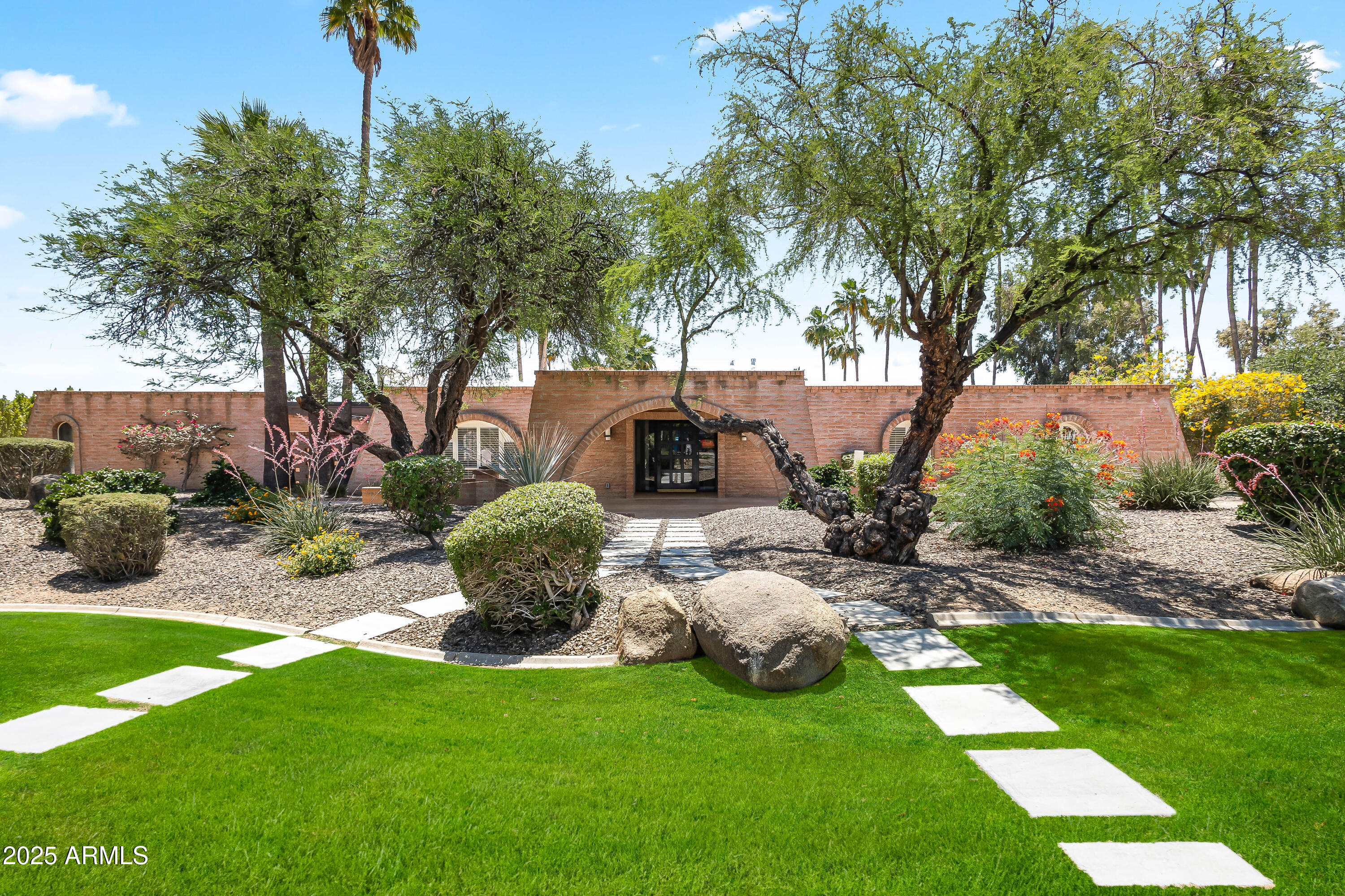 CAMELBACK EAST - Residential