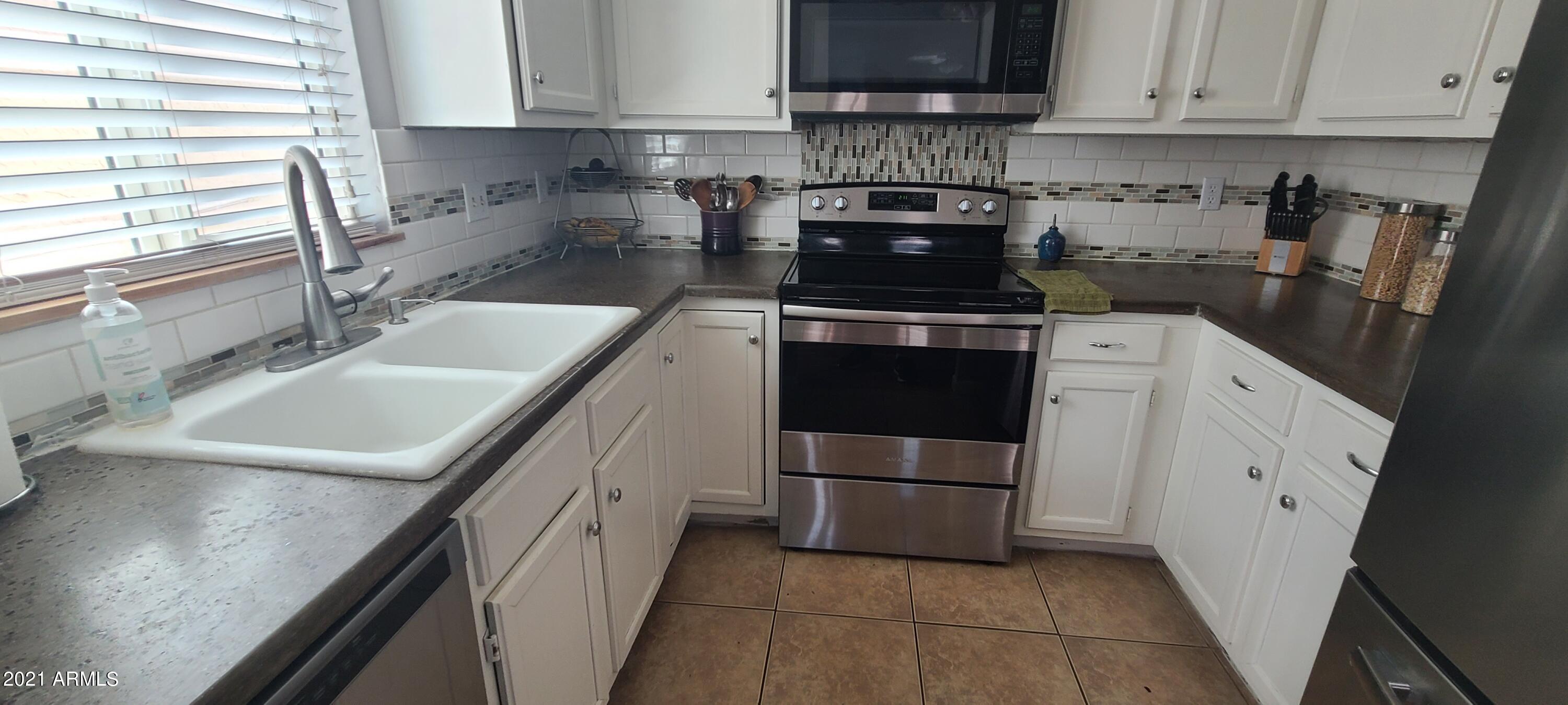 CHARLESTON PLACE DUPLEX CONDOMINIUMS - Residential Lease