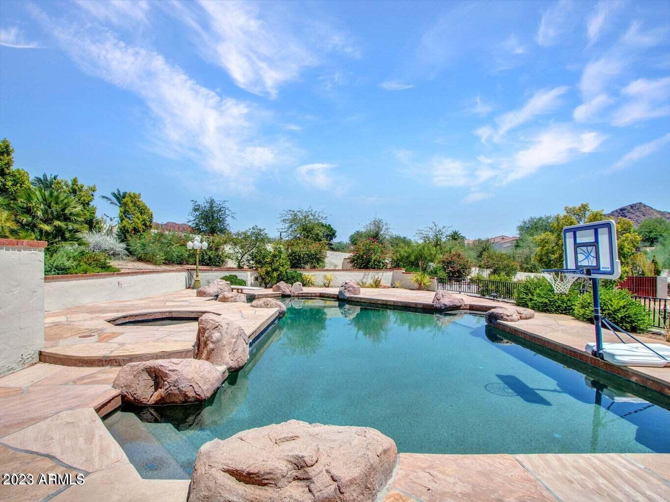 LINCOLN ESTATES - Residential