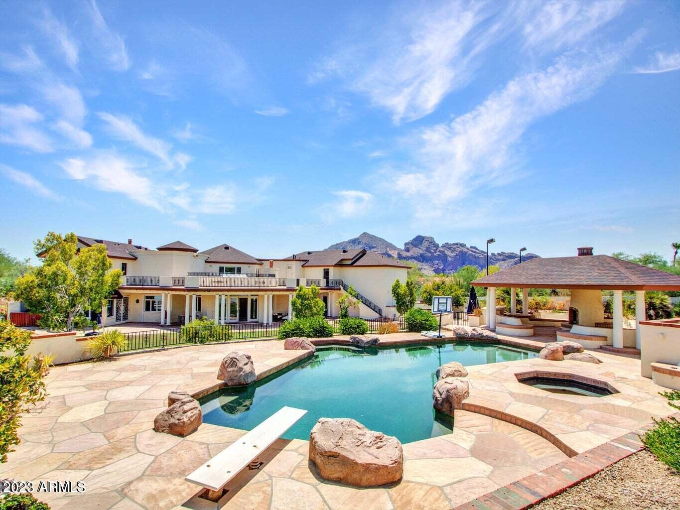 LINCOLN ESTATES - Residential