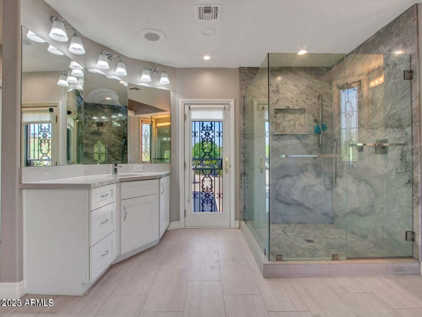 LINCOLN ESTATES - Residential