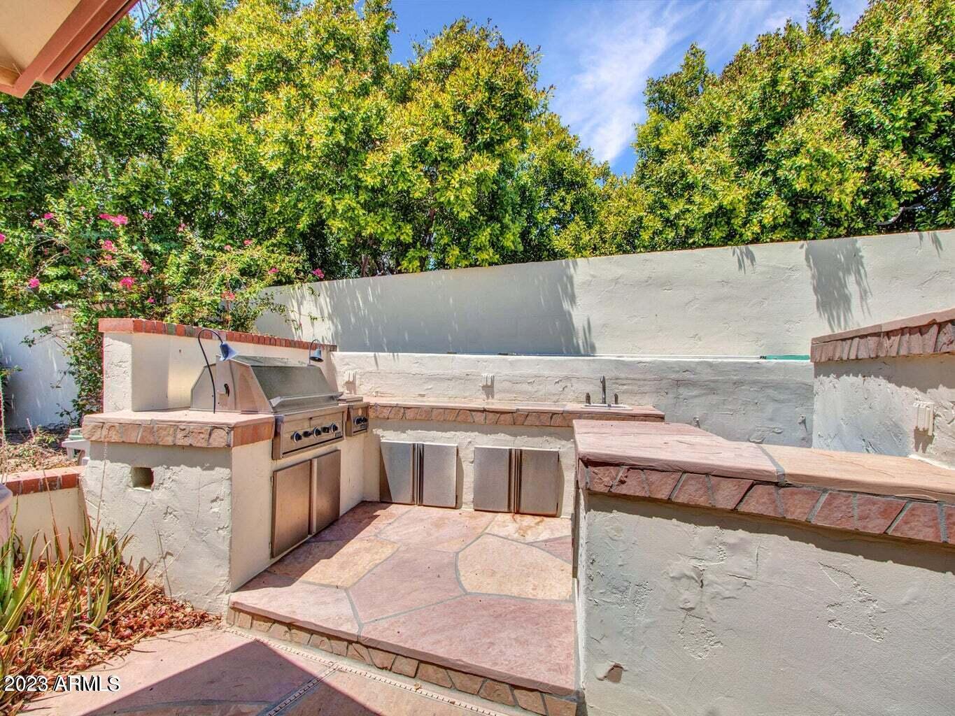 LINCOLN ESTATES - Residential