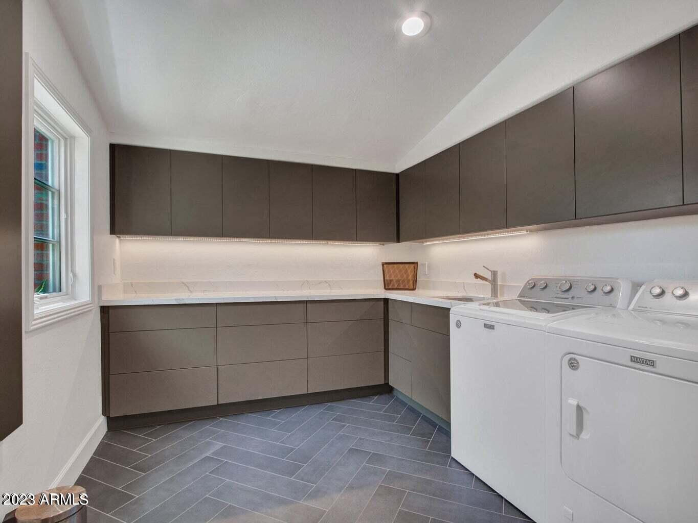 LINCOLN ESTATES - Residential