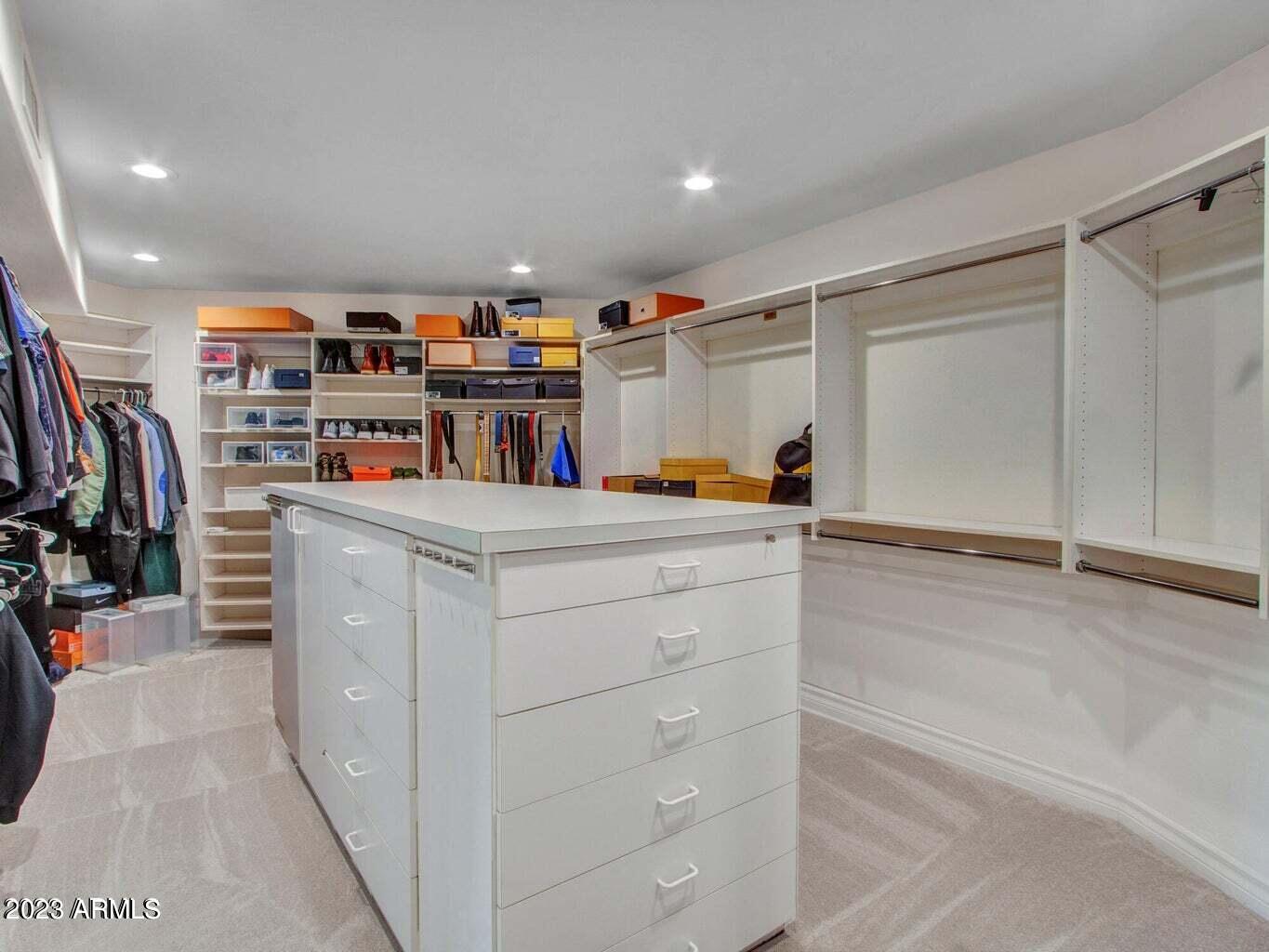 LINCOLN ESTATES - Residential
