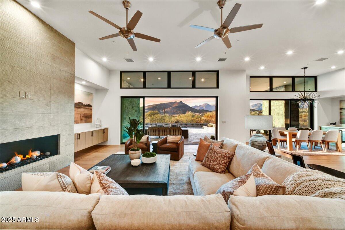 DESERT MOUNTAIN PHASE 1 UNIT 2 LOT 206-335 TR A - Residential
