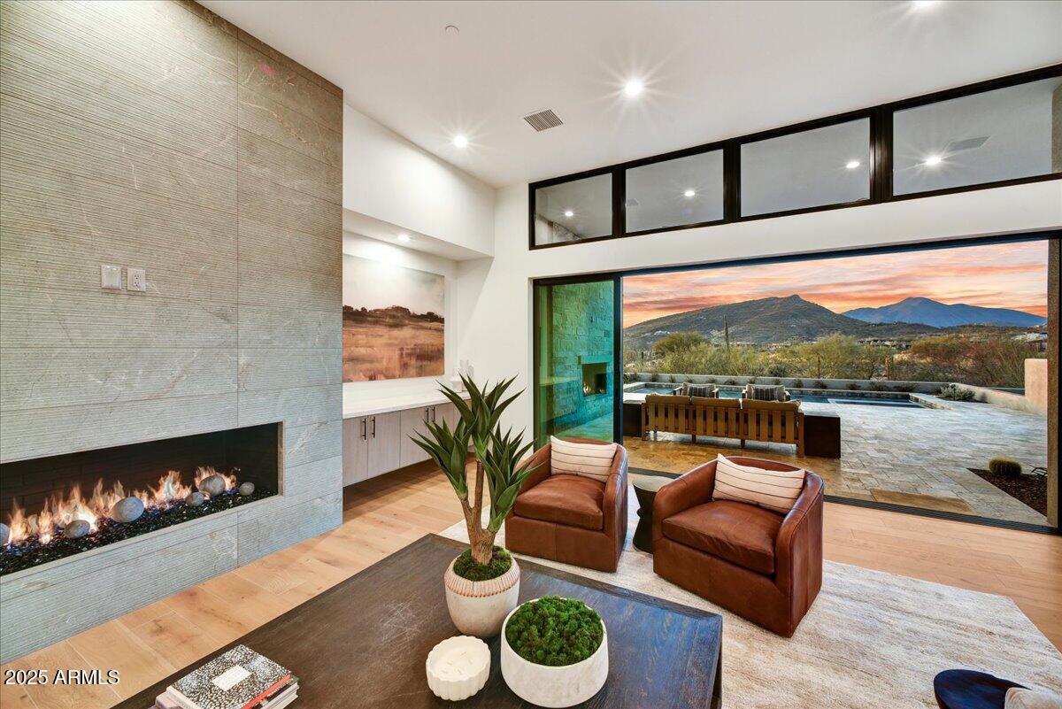 DESERT MOUNTAIN PHASE 1 UNIT 2 LOT 206-335 TR A - Residential