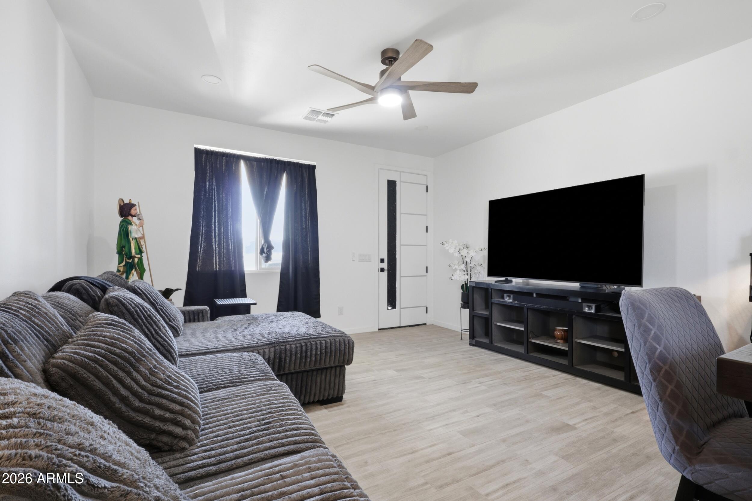 AMD ARIZONA CITY TRACT I - Residential Income