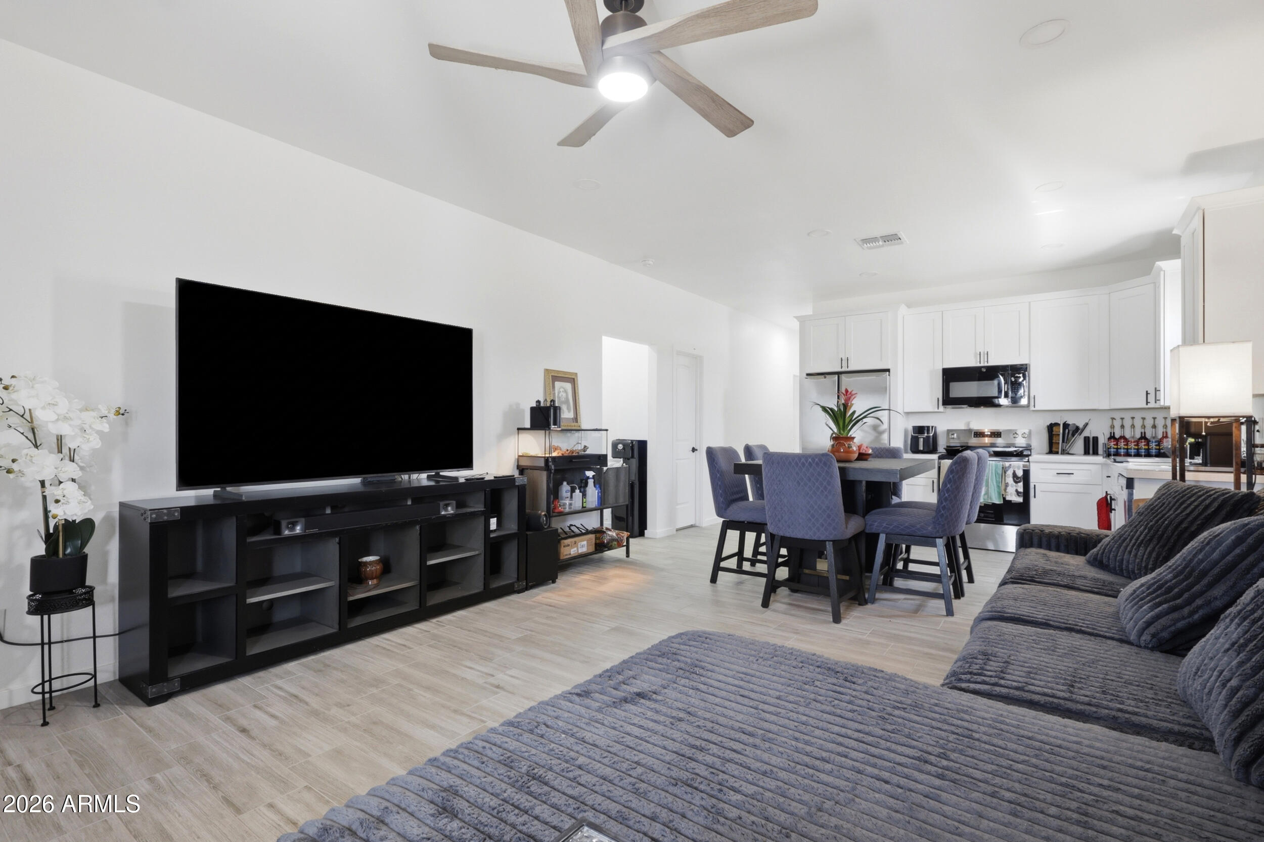 AMD ARIZONA CITY TRACT I - Residential Income