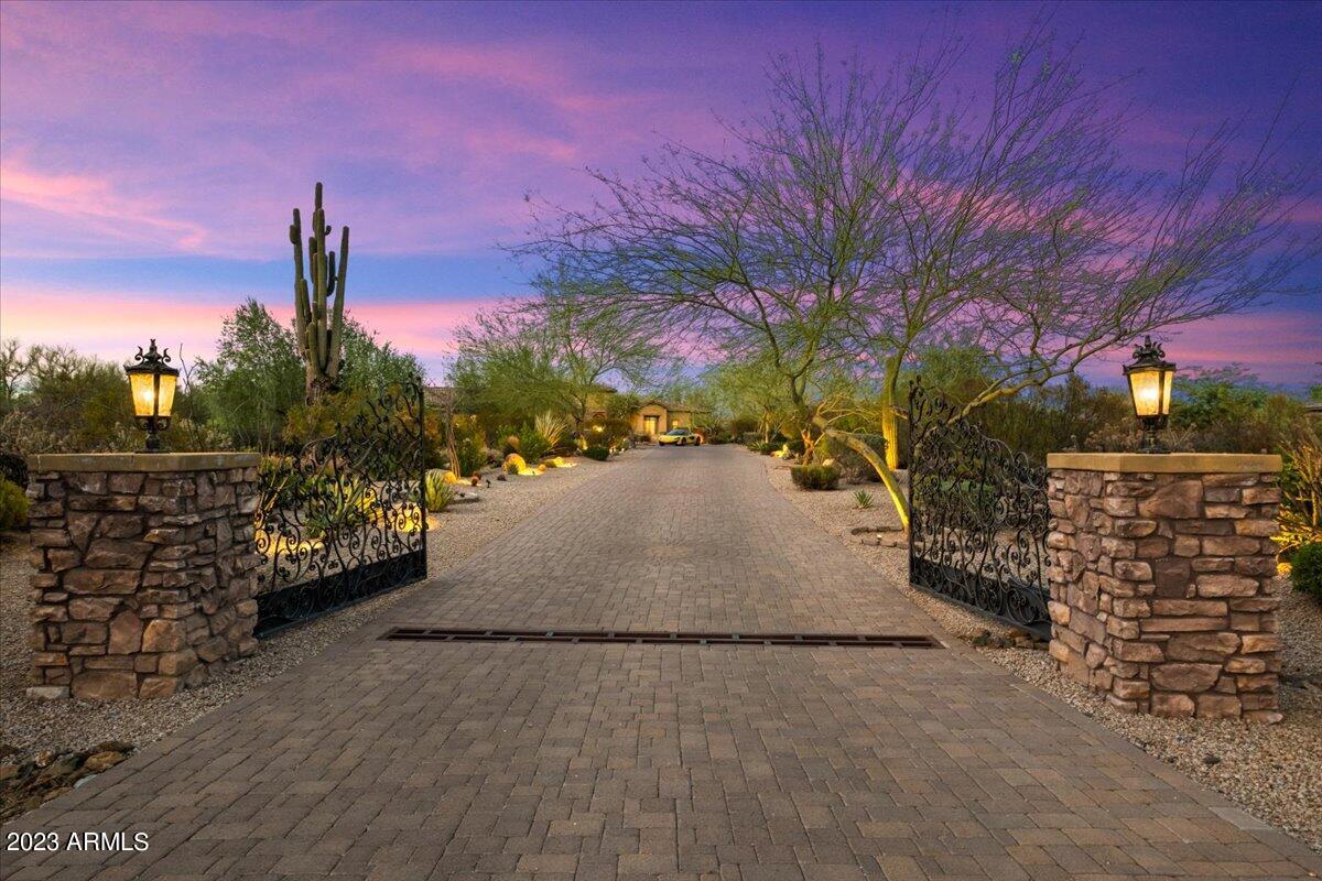 SAGUARO ESTATES - Residential