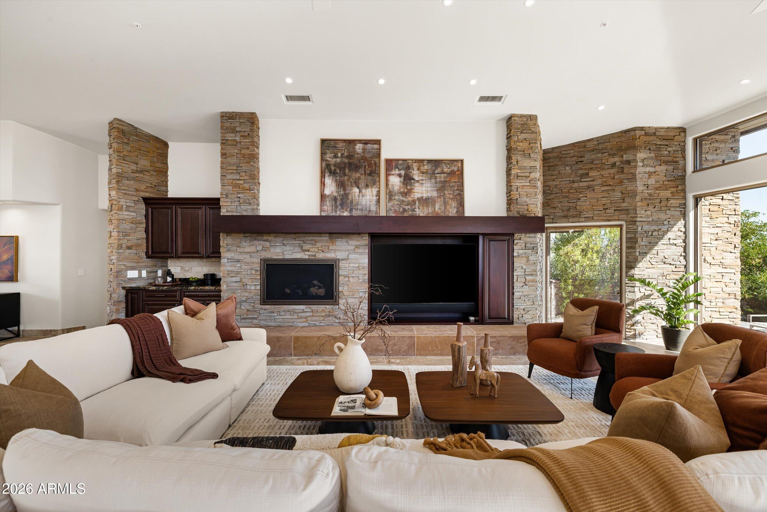 ESTANCIA - Residential