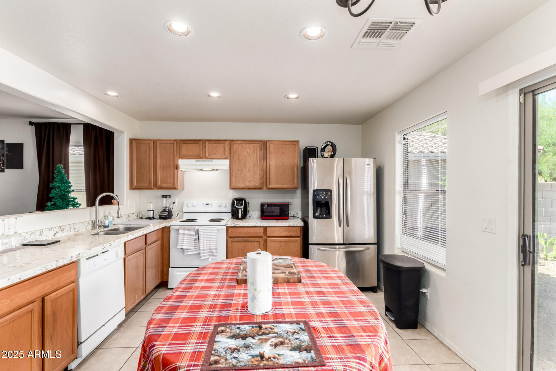 Seize the chance to own this charming 2-bedroom home in Smith Farms! You're welcomed by a versatile den, ideal for an office, a quiet study, or a cozy lounge. The serene living room features a soothing palette, blinds, and durable tile flooring for easy maintenance. Cook delicious meals in the eat-in kitchen, equipped with granite counters, recessed lighting, wood cabinetry, essential built-in appliances, and a handy pantry. The primary bedroom includes a private bathroom and a walk-in closet for an organized wardrobe. Unwind at the end of a long day in the backyard, which offers a covered patio and ample space for crafting your dream outdoor oasis. The Community boasts a basketball court, a playground, a refreshing pool, and well-maintained common areas. Don't miss out on this gem!
