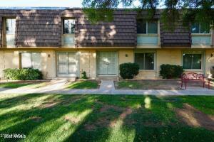 Freshly painted, all wooden flooring and no carpet. Two car assigned parking and walkable distance to shopping area. Close to aldi, fry's Walmart and lot of other areas. Close to ASU and good for college students if they want to share the rooms.
