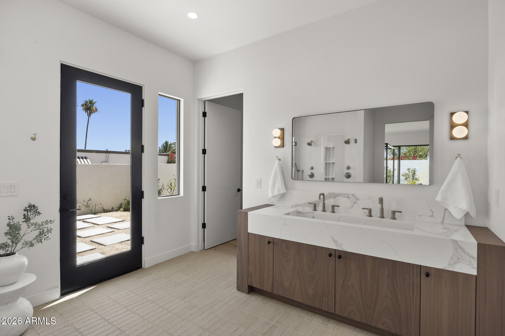 CAMELBACK EAST - Residential