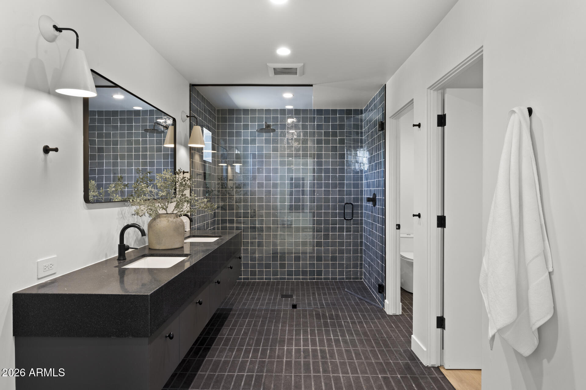 CAMELBACK EAST - Residential