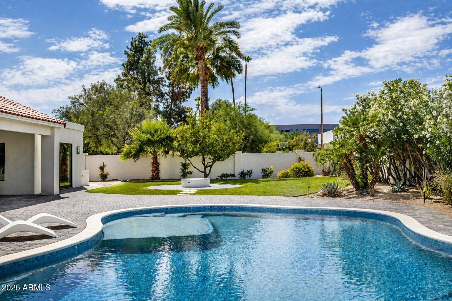 CAMELBACK EAST - Residential