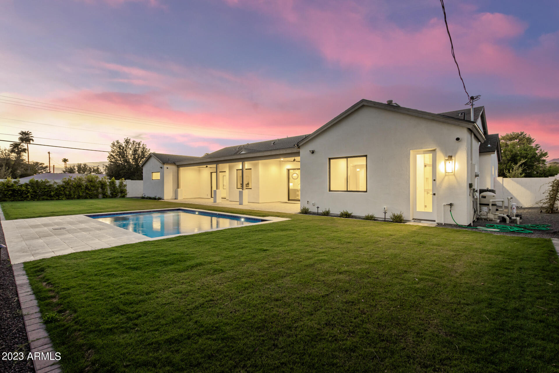 CAMELBACK VILLA - Residential