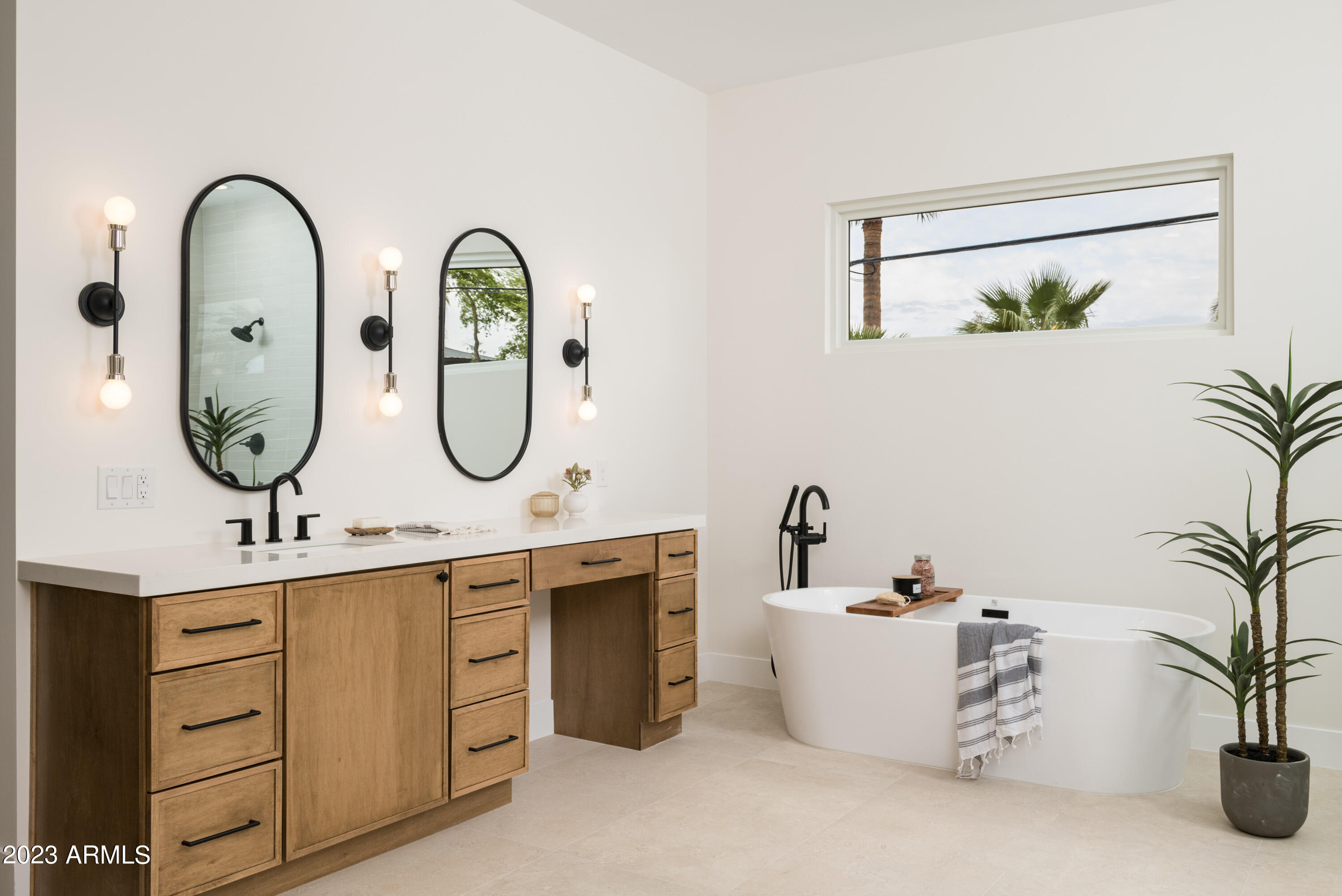 CAMELBACK VILLA - Residential